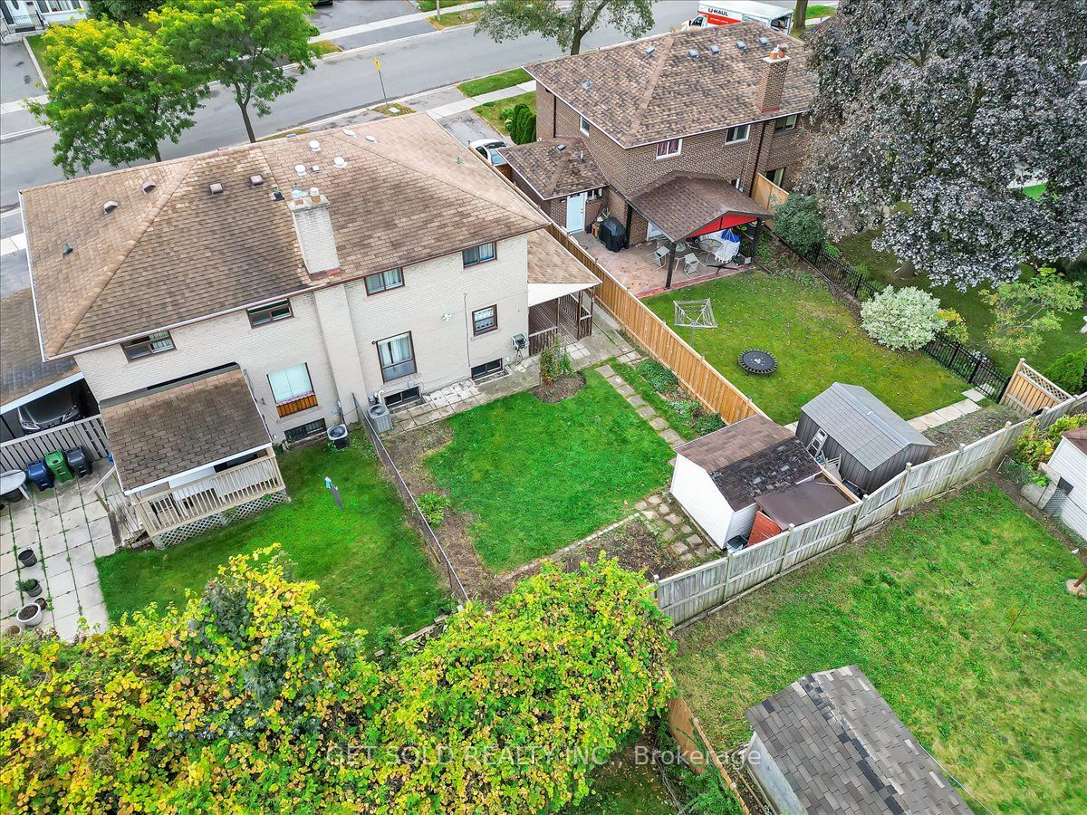 34 Lakeland Dr