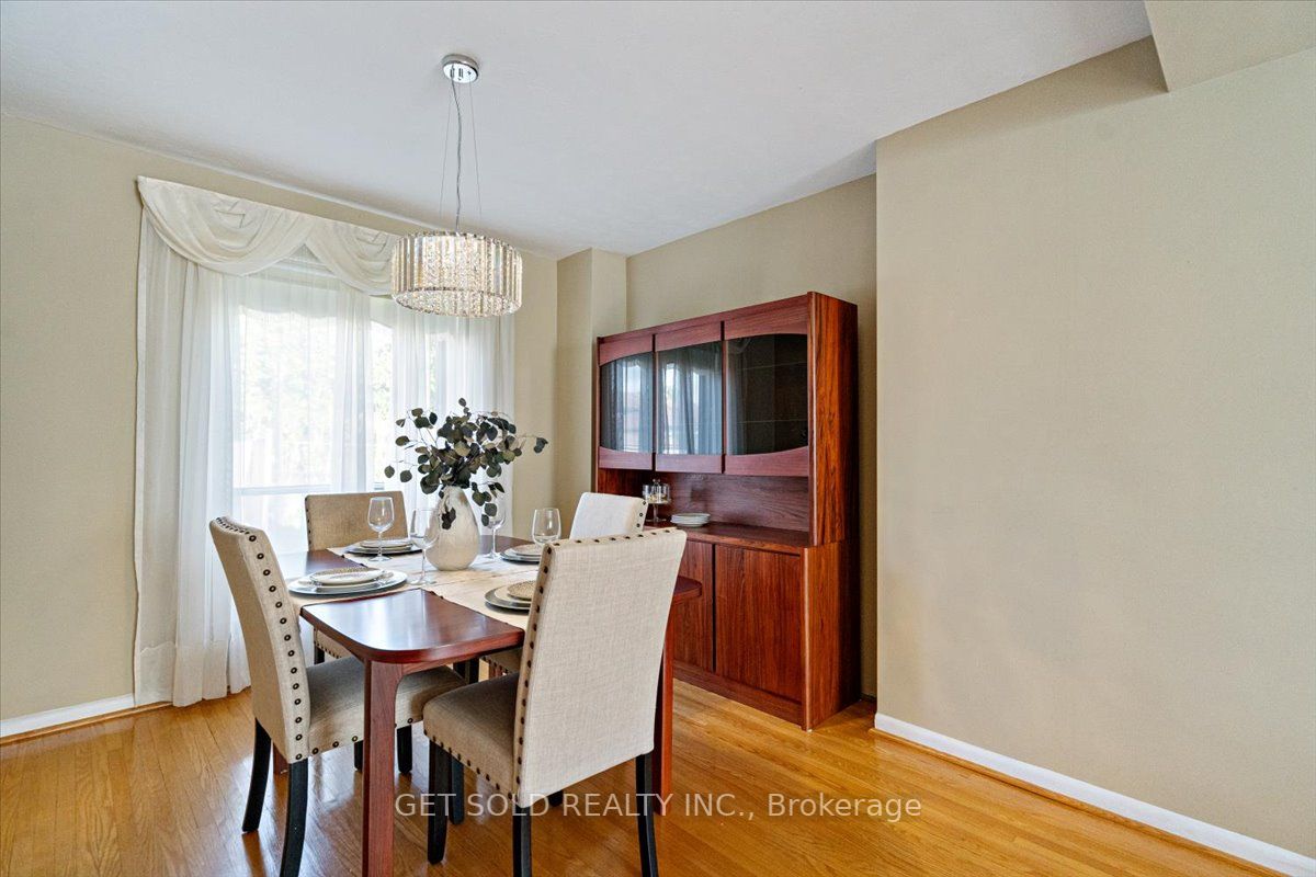 34 Lakeland Dr