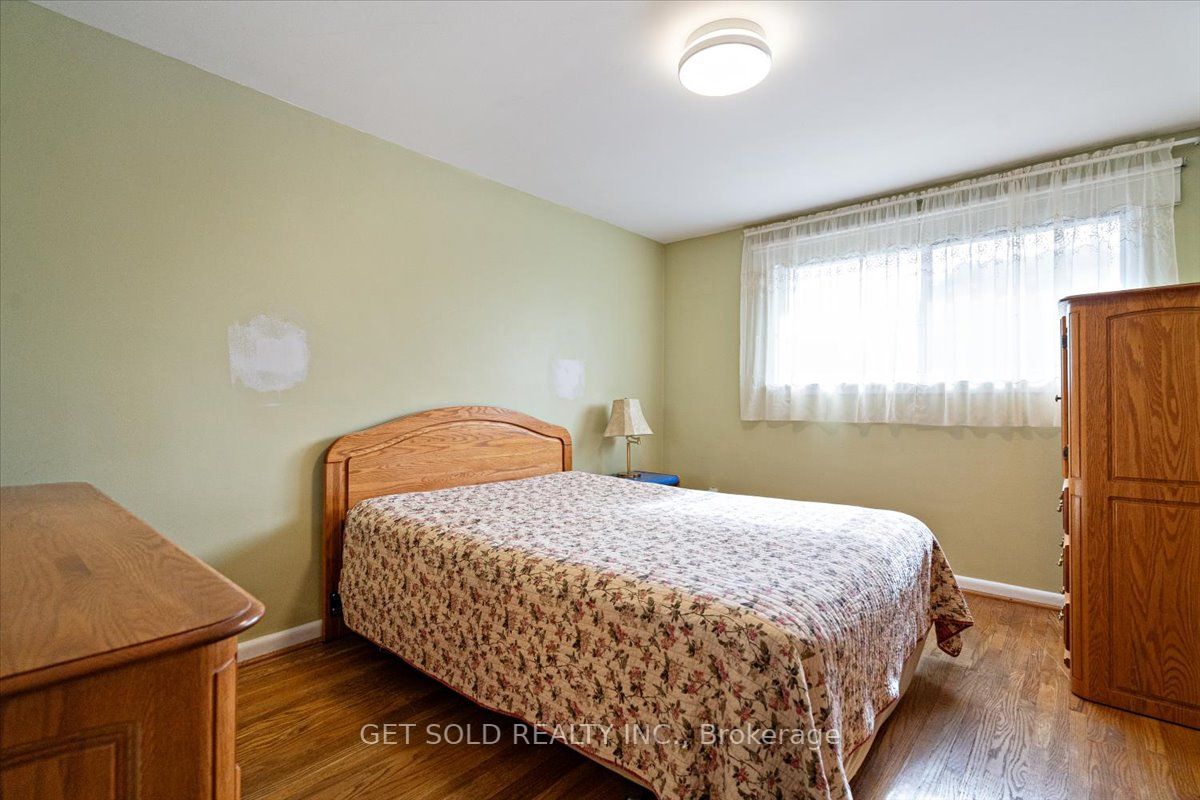 34 Lakeland Dr