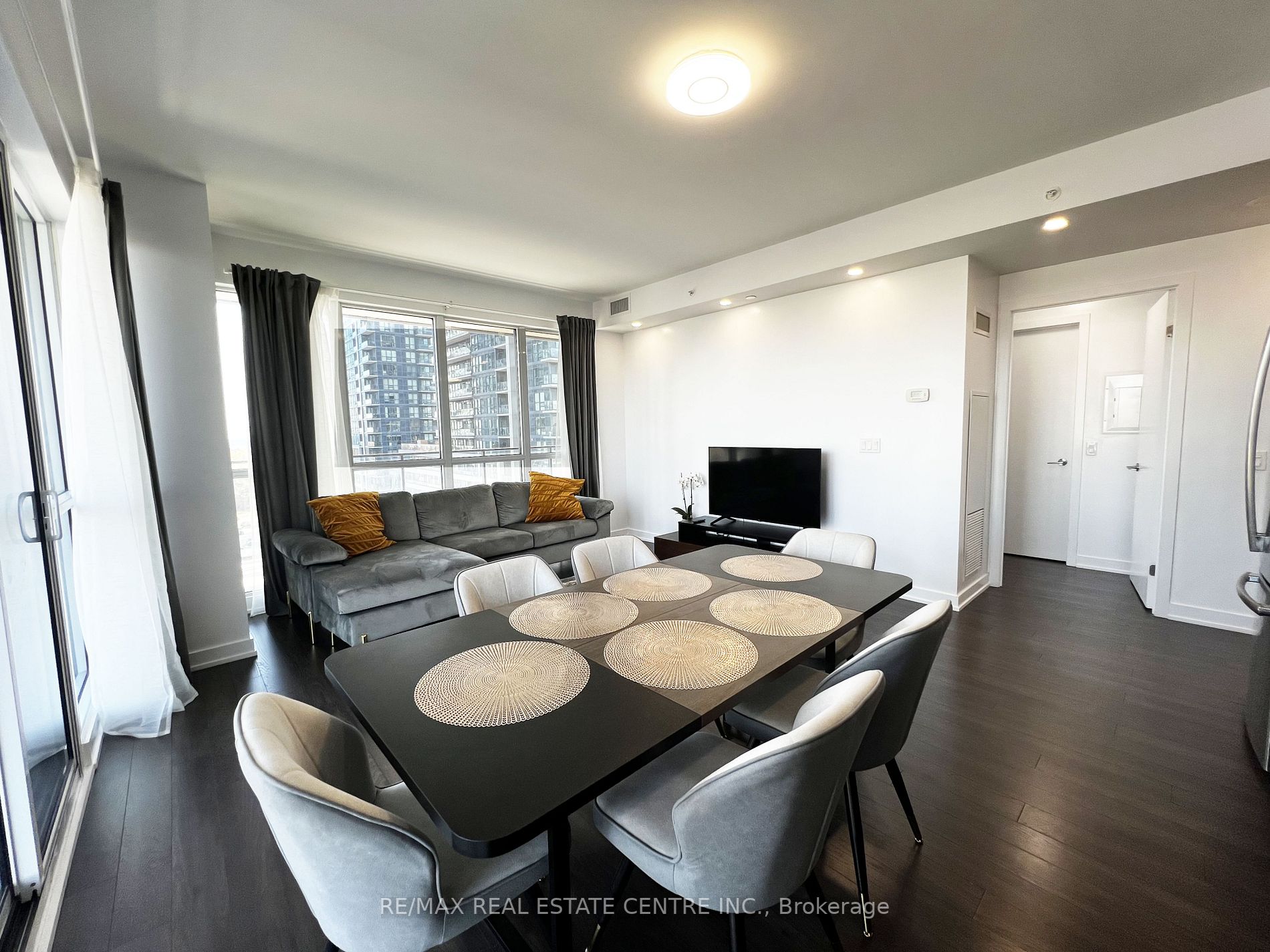 10 Park Lawn Rd, #809