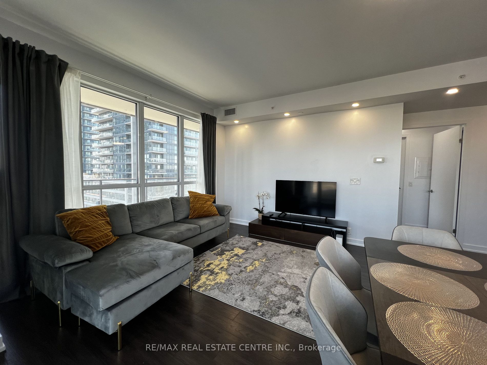 10 Park Lawn Rd, #809