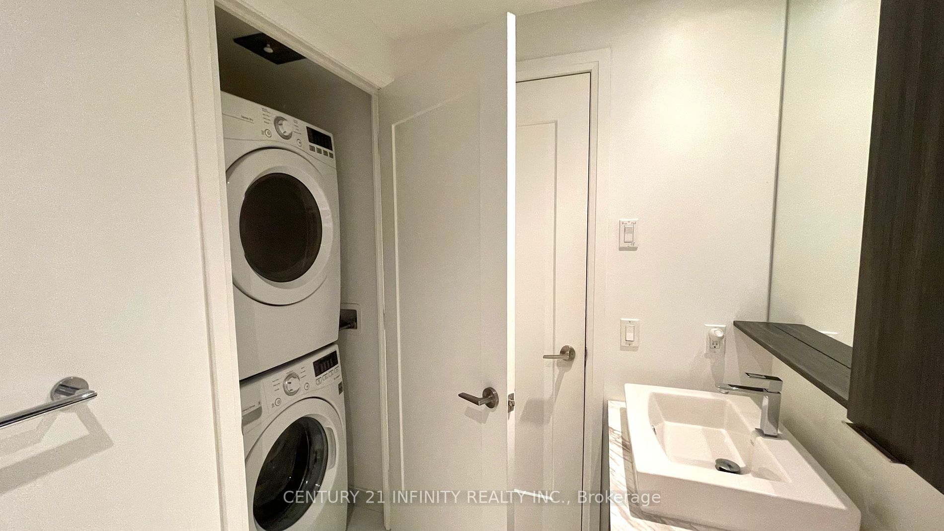 110 Marine Parade Dr, #706
