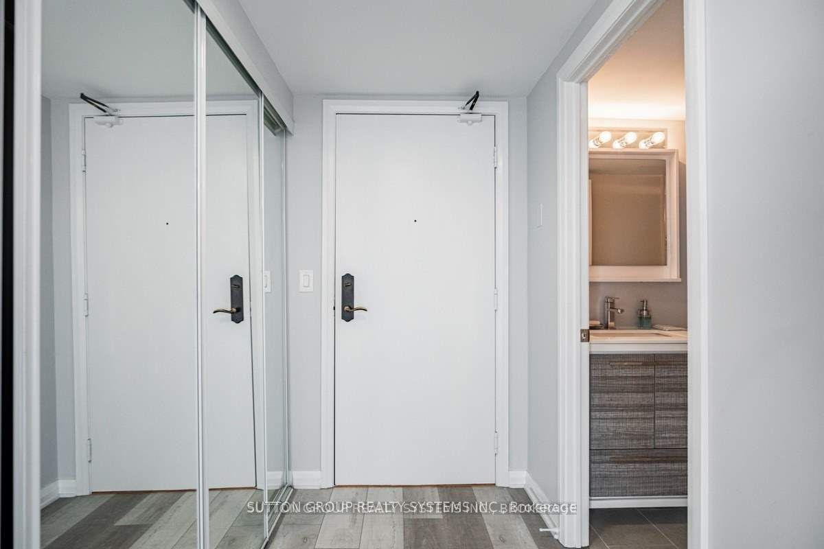 220 Forum Dr, #608