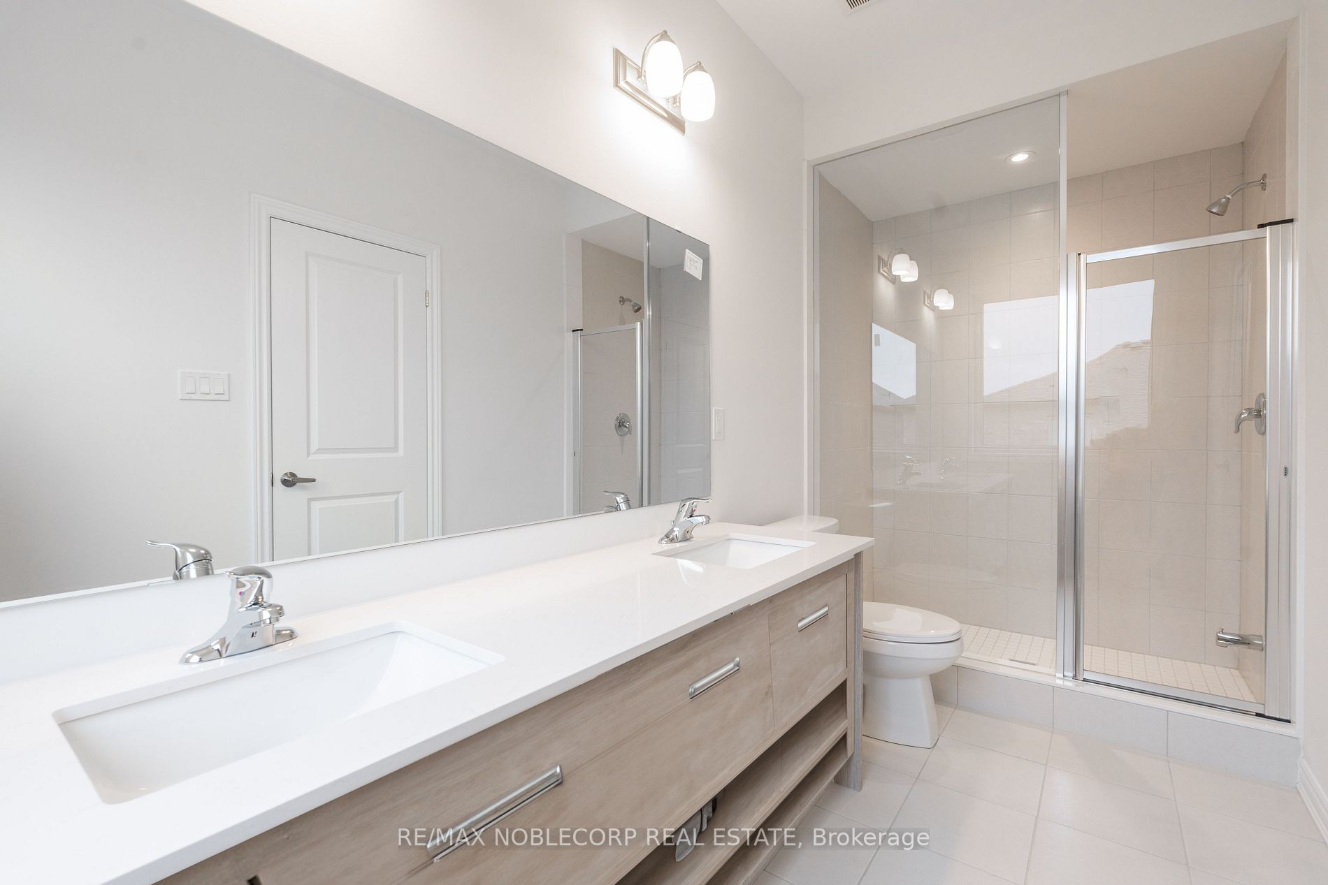 27 Moorhart Cres