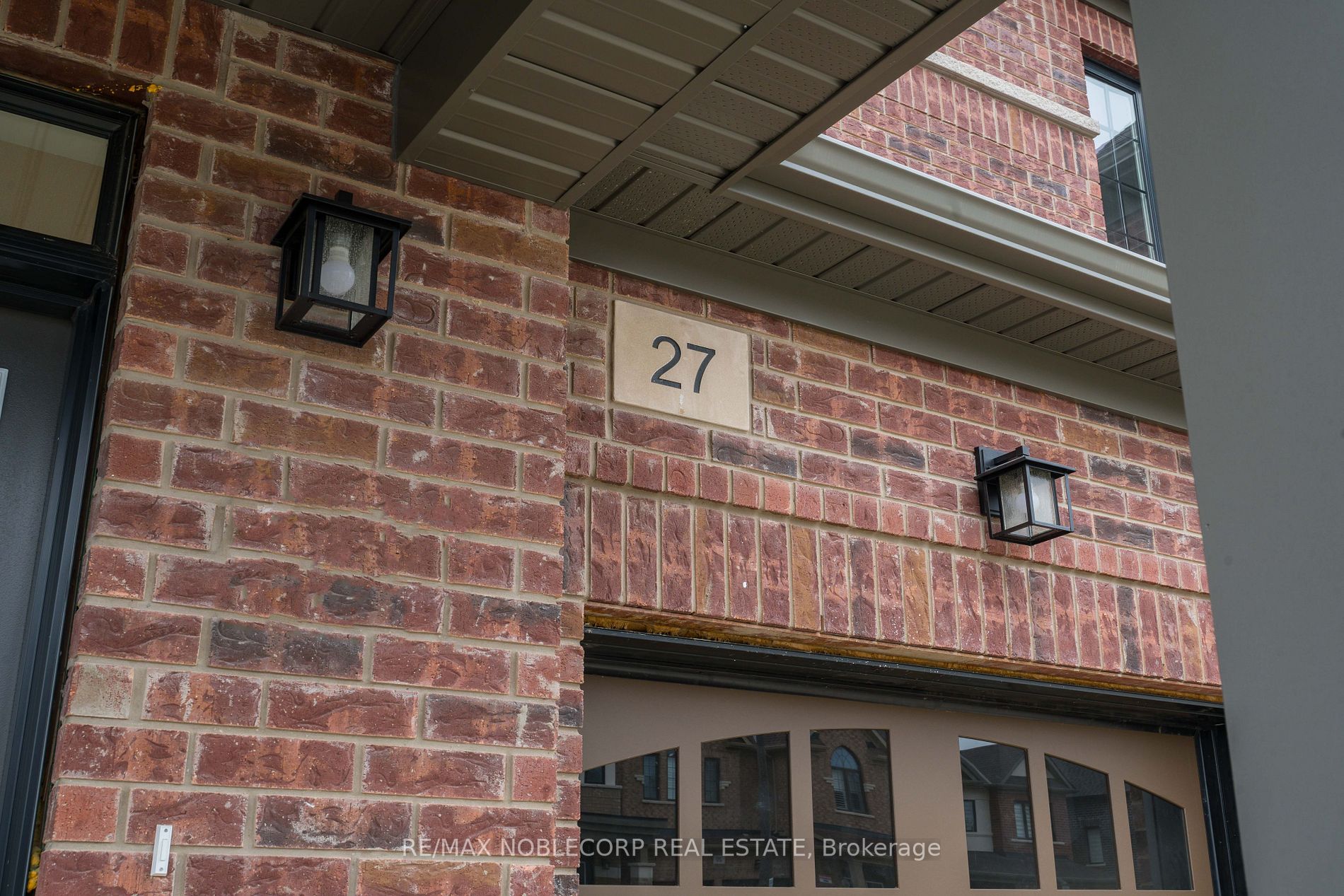 27 Moorhart Cres