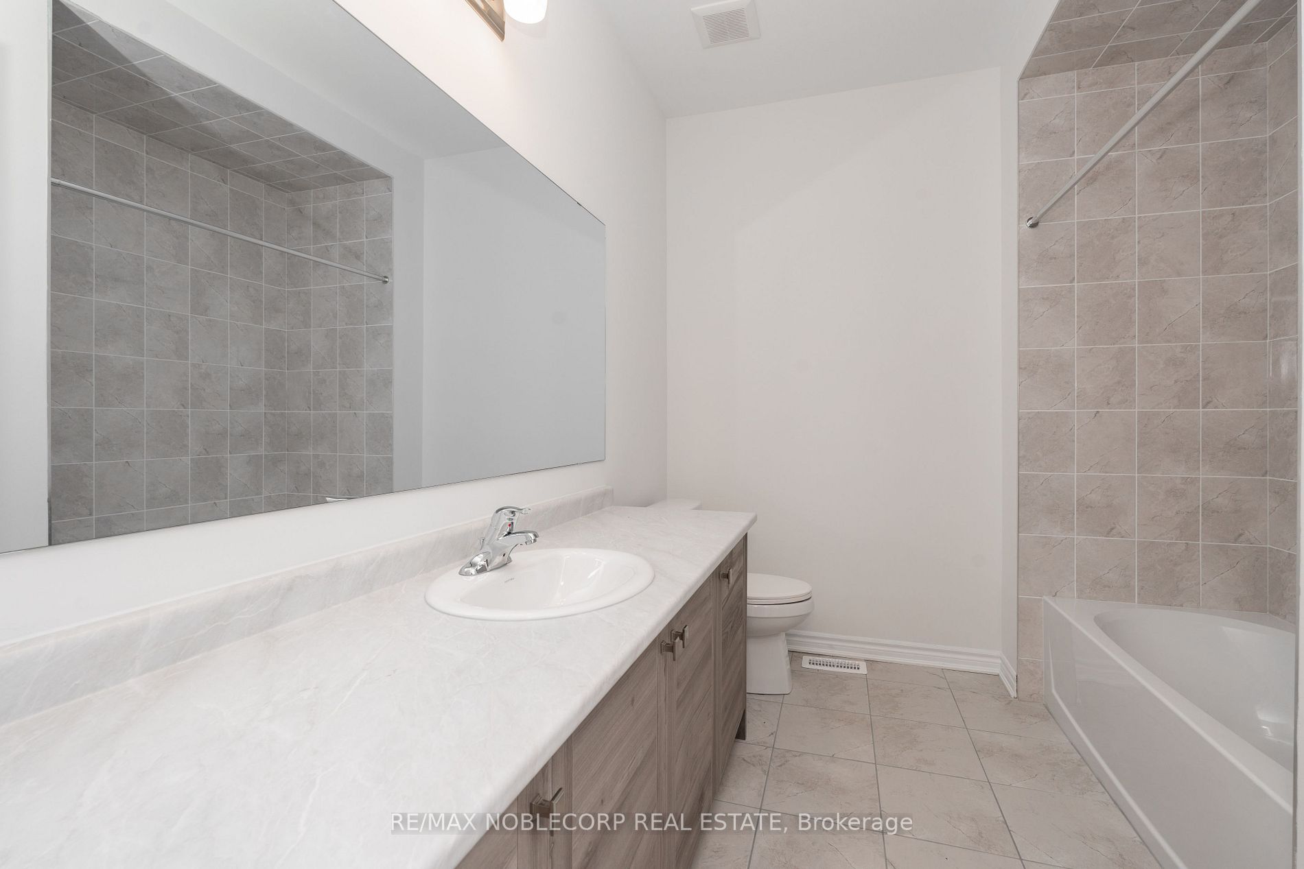 27 Moorhart Cres