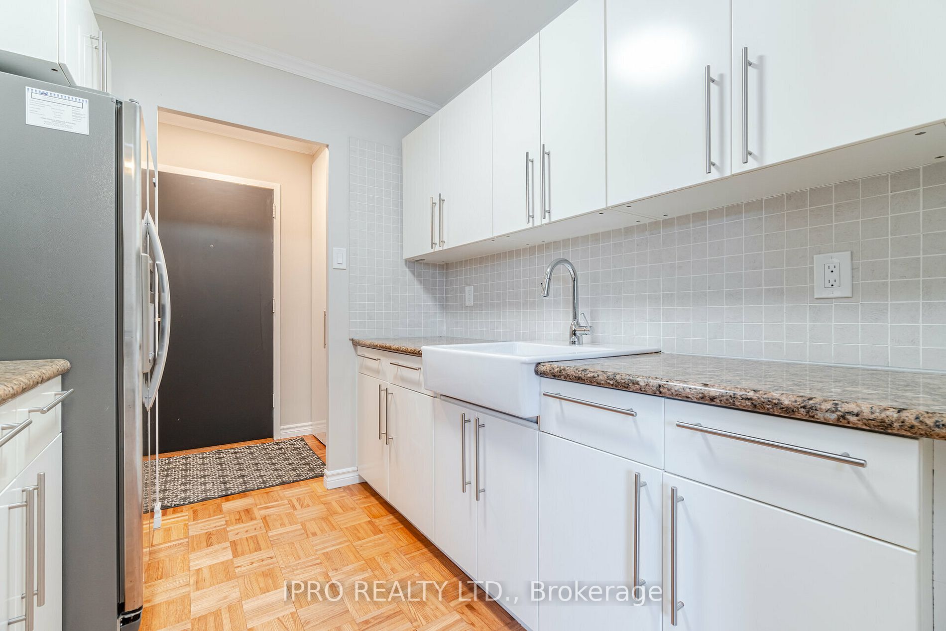 1660 Bloor St, #215