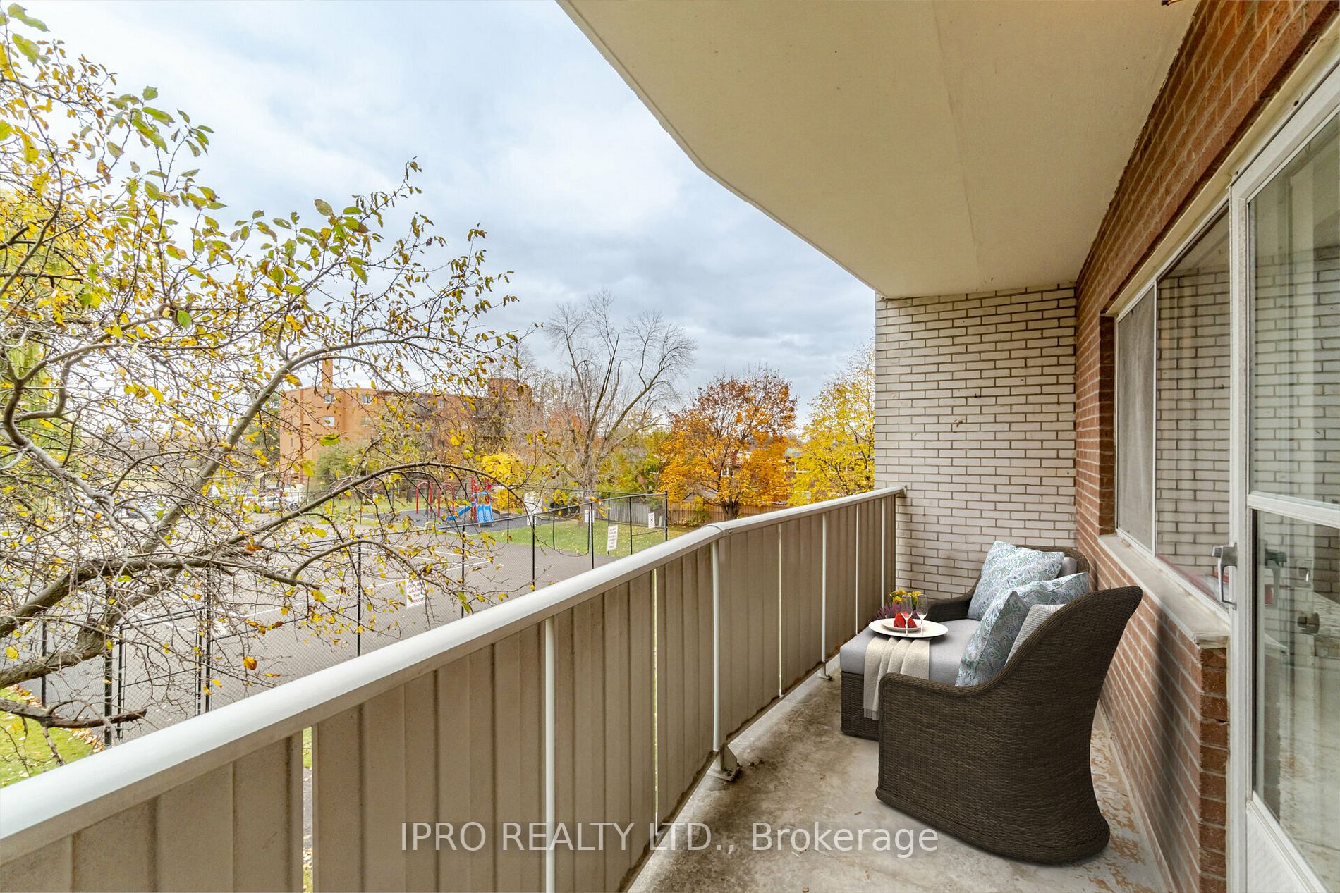1660 Bloor St, #215