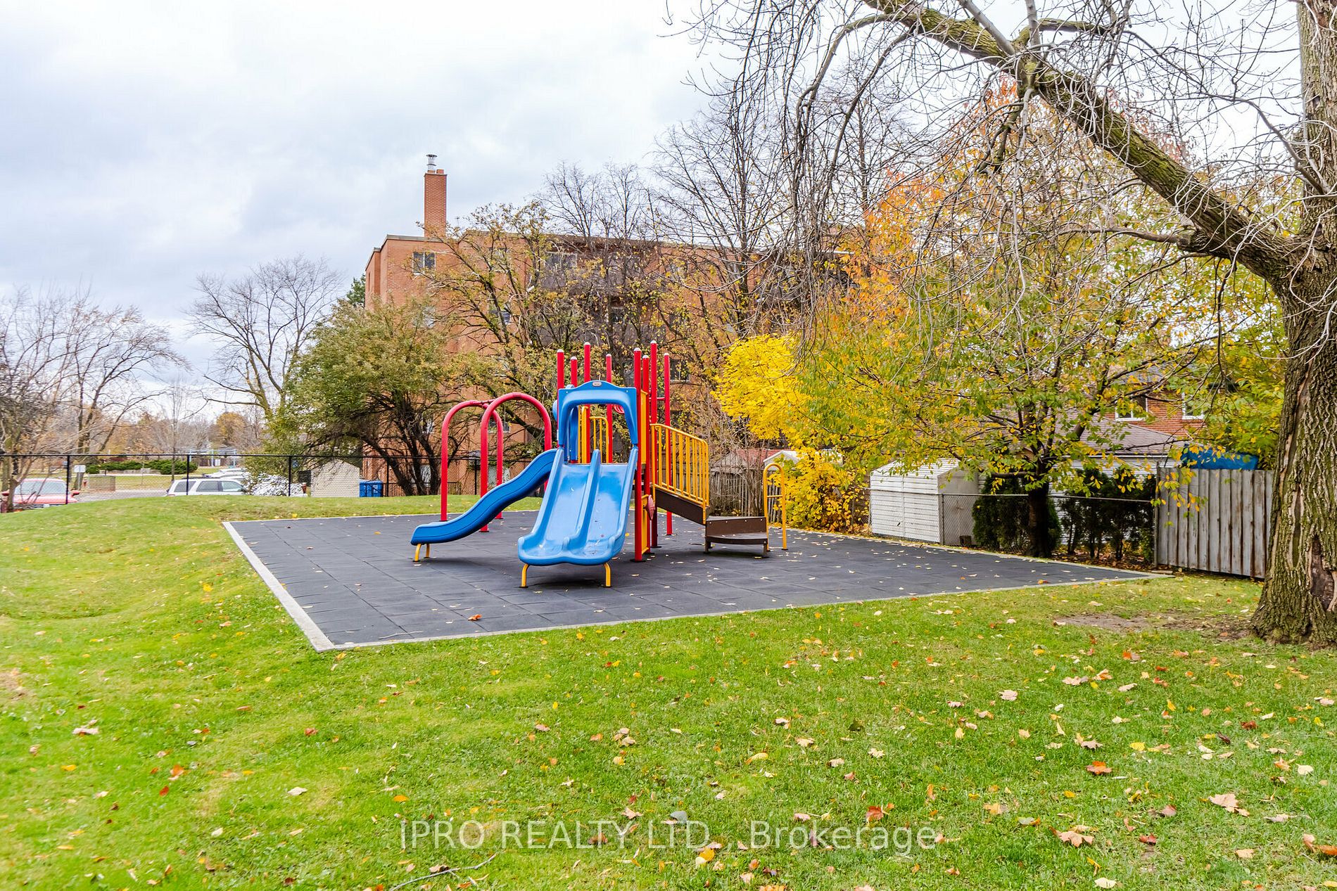 1660 Bloor St, #215
