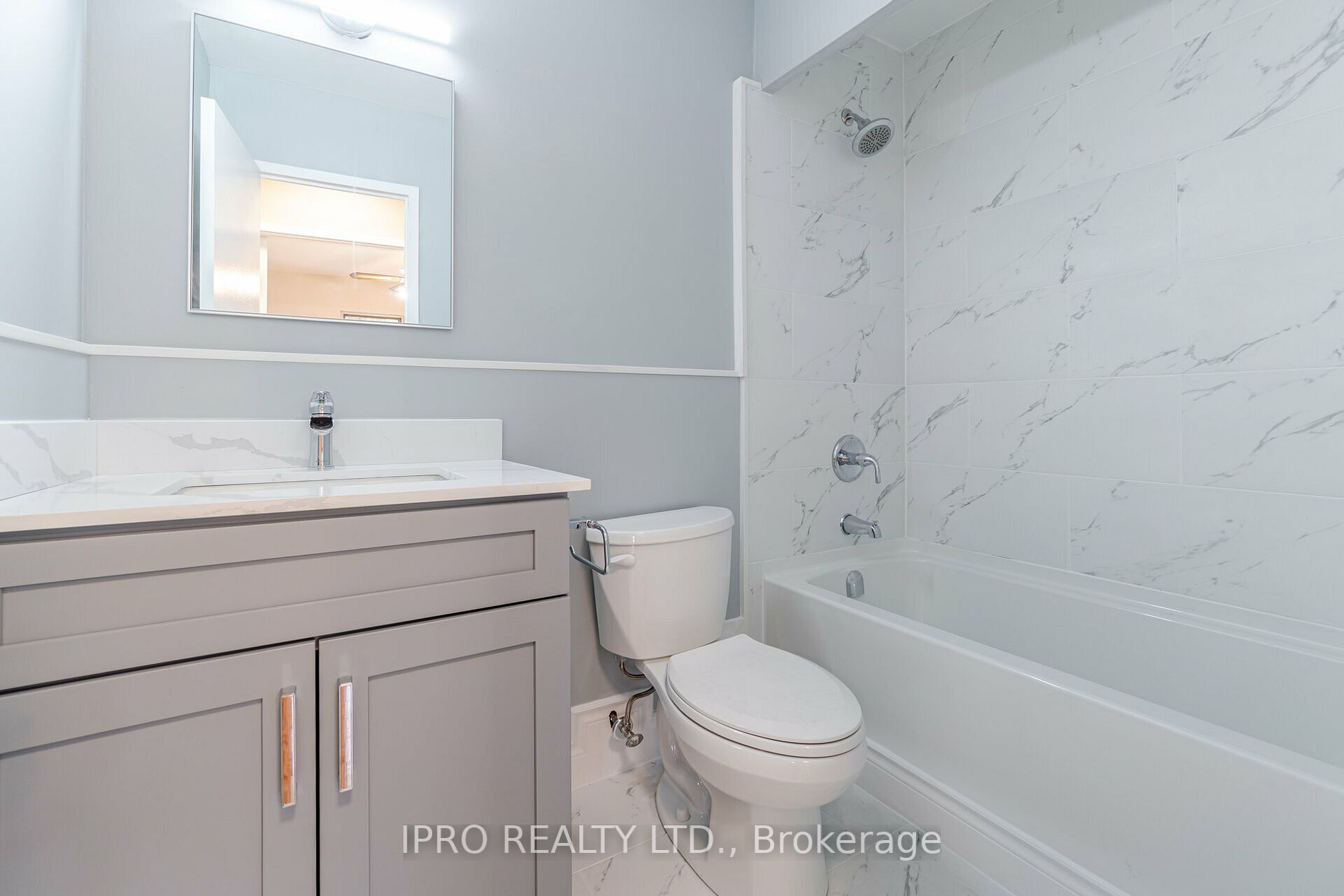 1660 Bloor St, #215