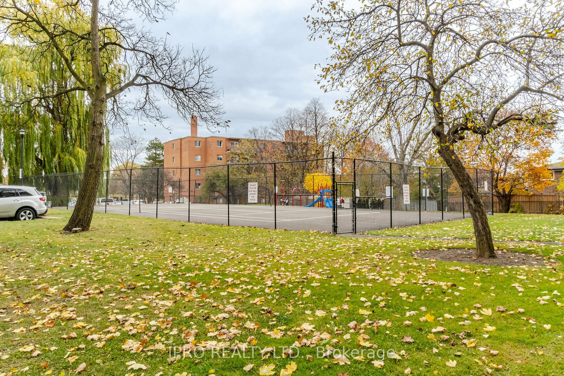 1660 Bloor St, #215