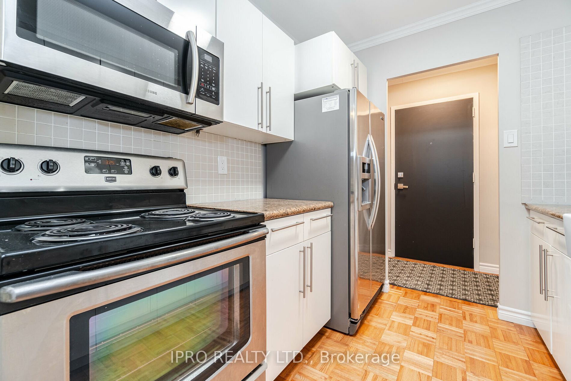 1660 Bloor St, #215