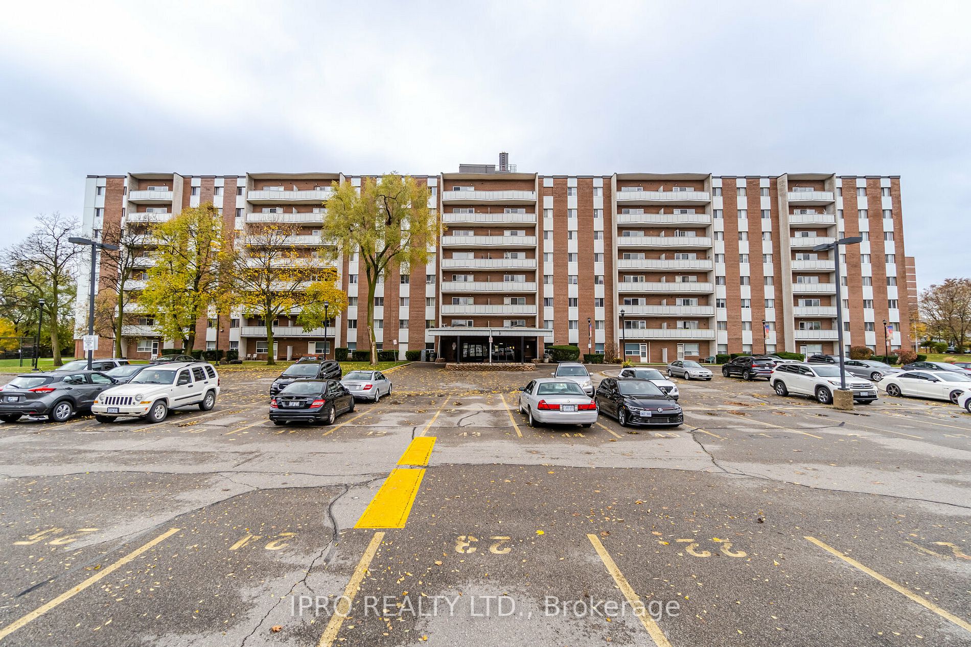 1660 Bloor St, #215