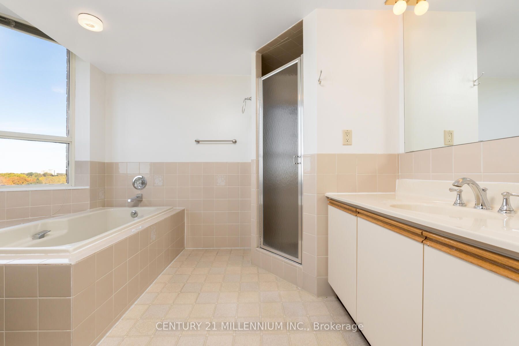 58 Church St, #1002