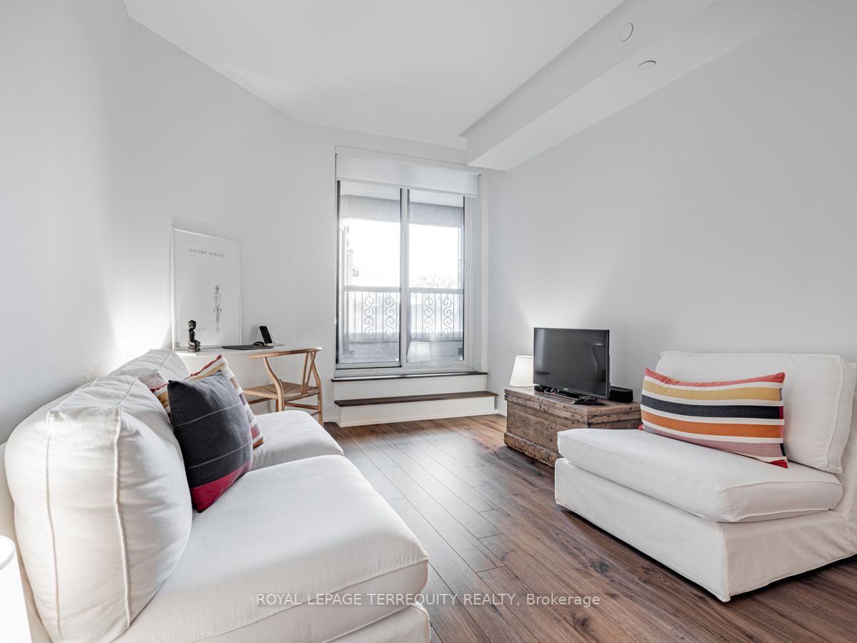 1 Old Mill Dr, #102
