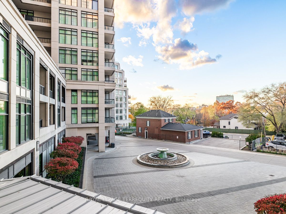 1 Old Mill Dr, #102
