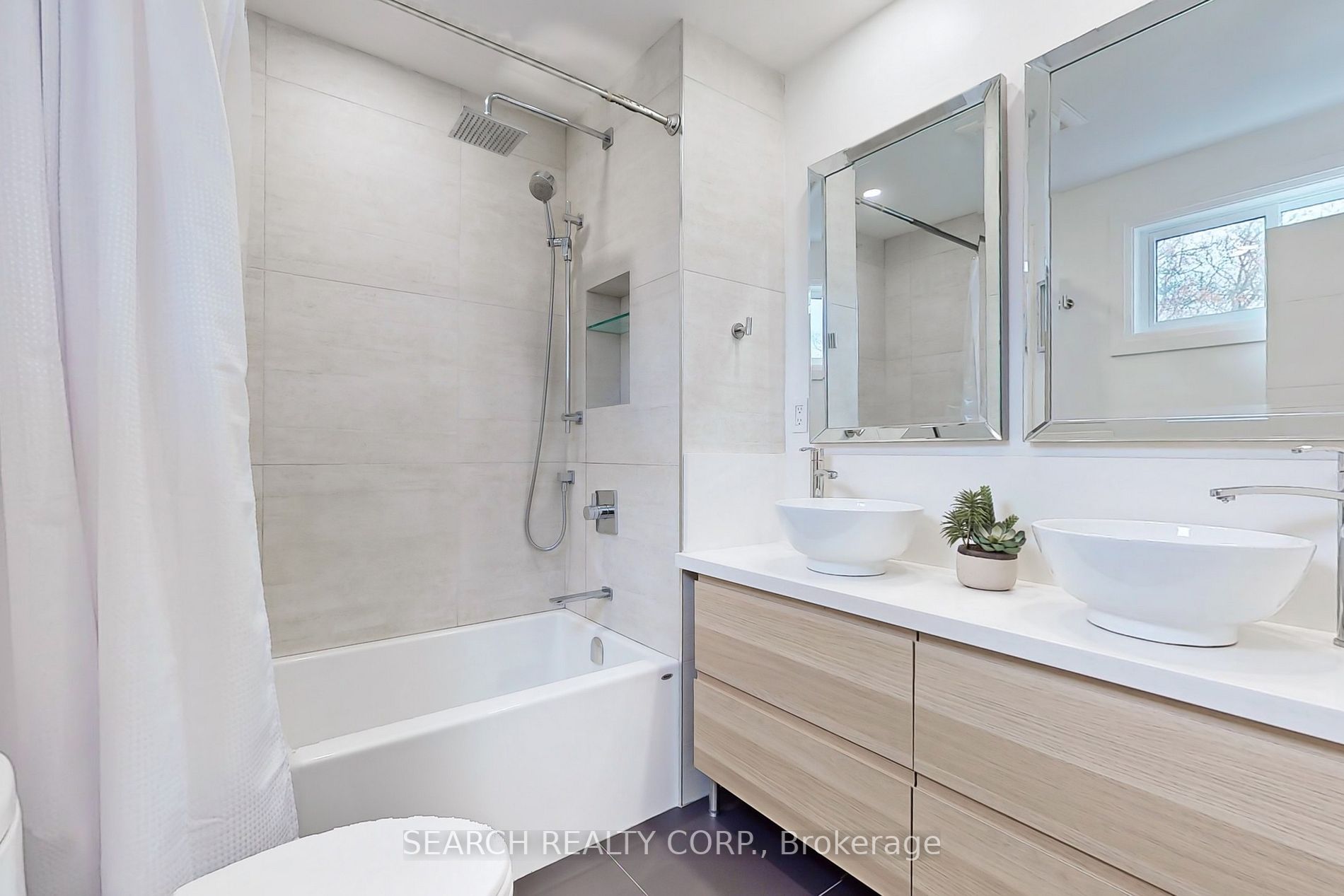 1499 Hobbs Cres