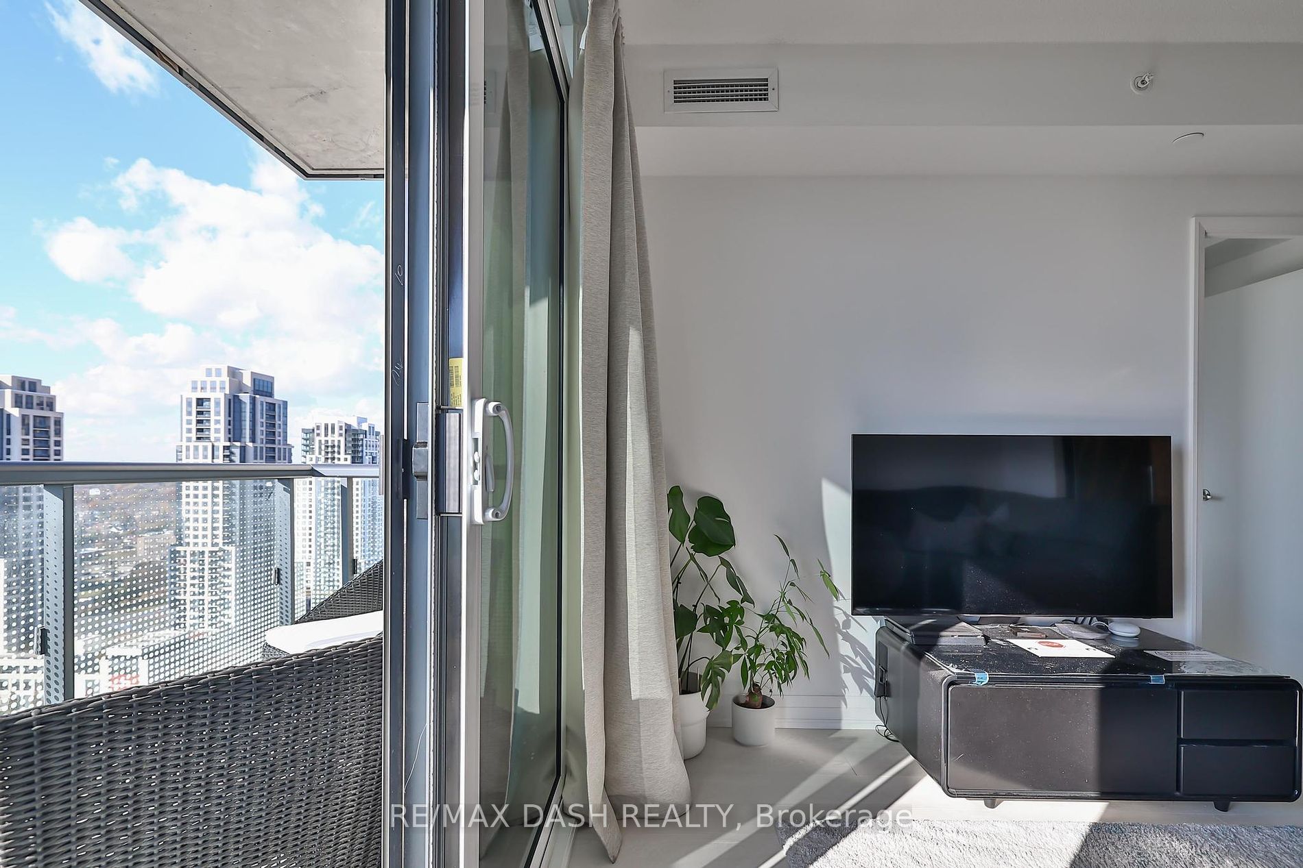 30 Gibbs Rd, #2501