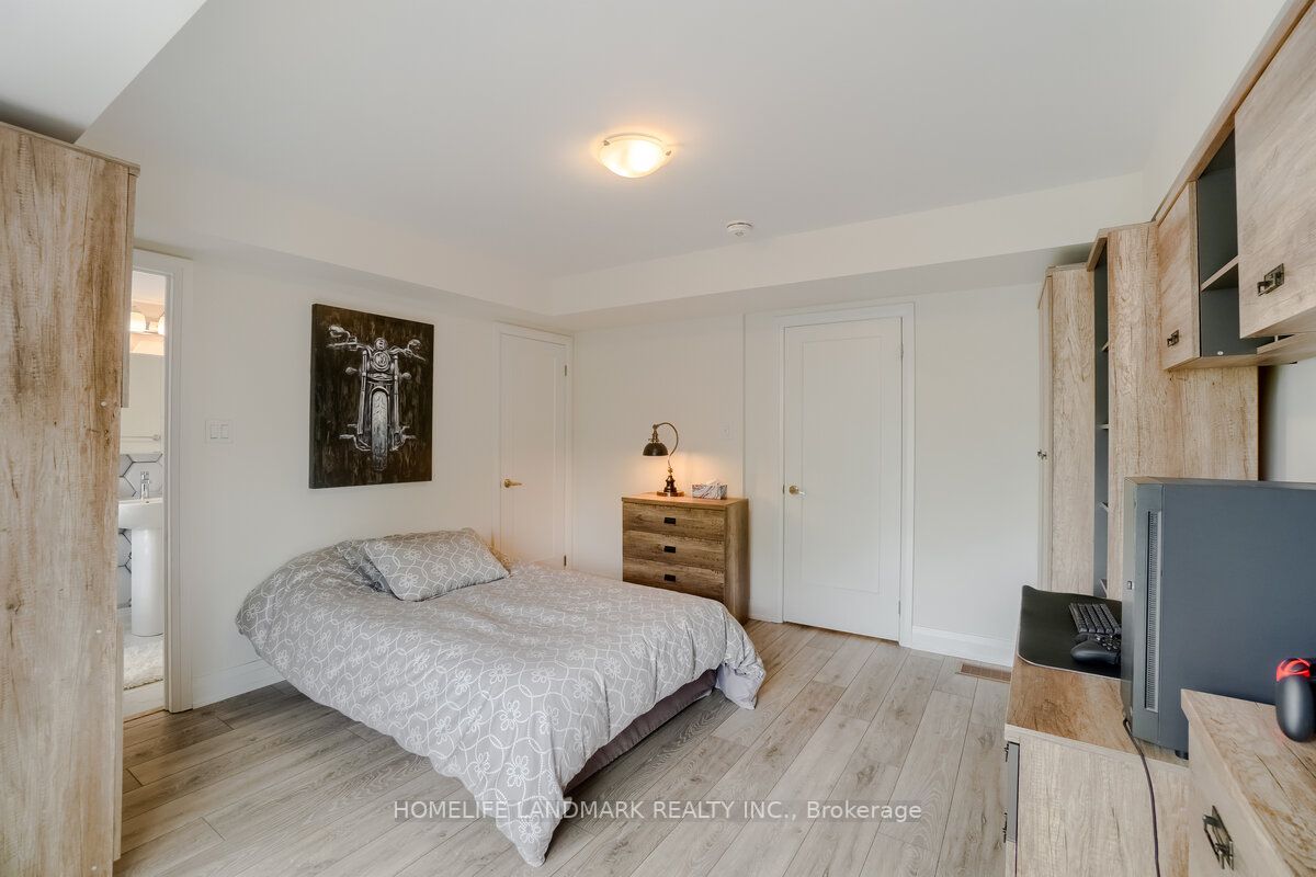 19 Woodstream Dr
