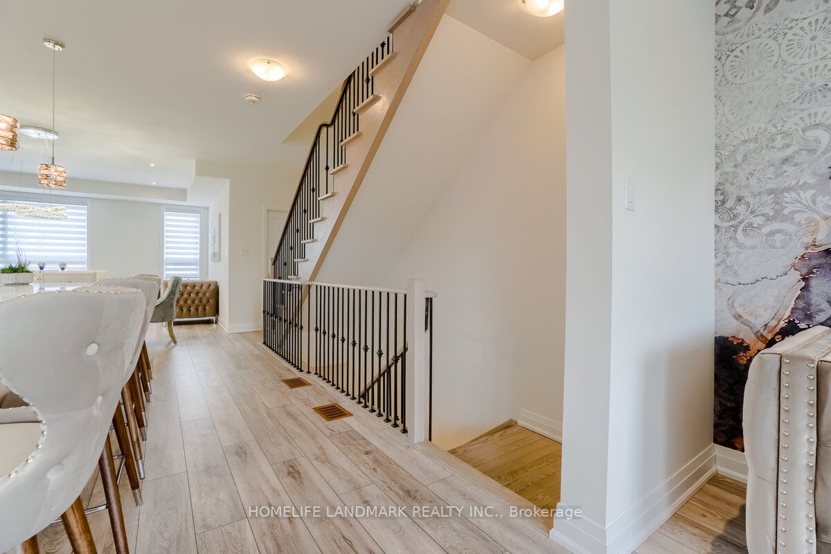 19 Woodstream Dr