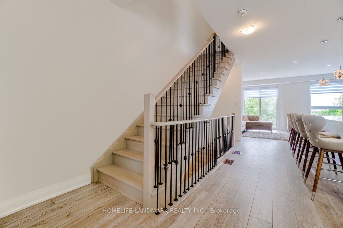 19 Woodstream Dr