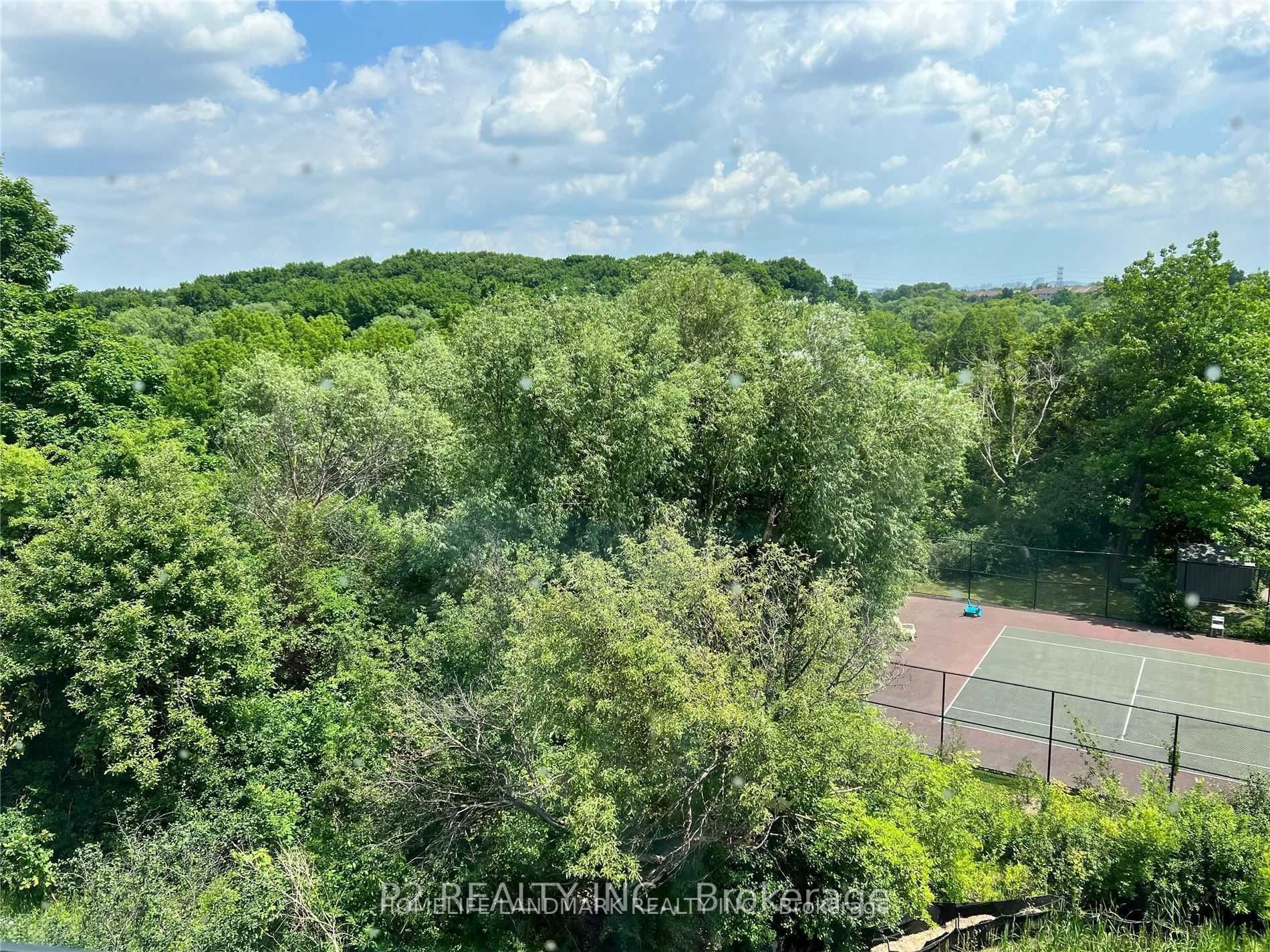19 Woodstream Dr
