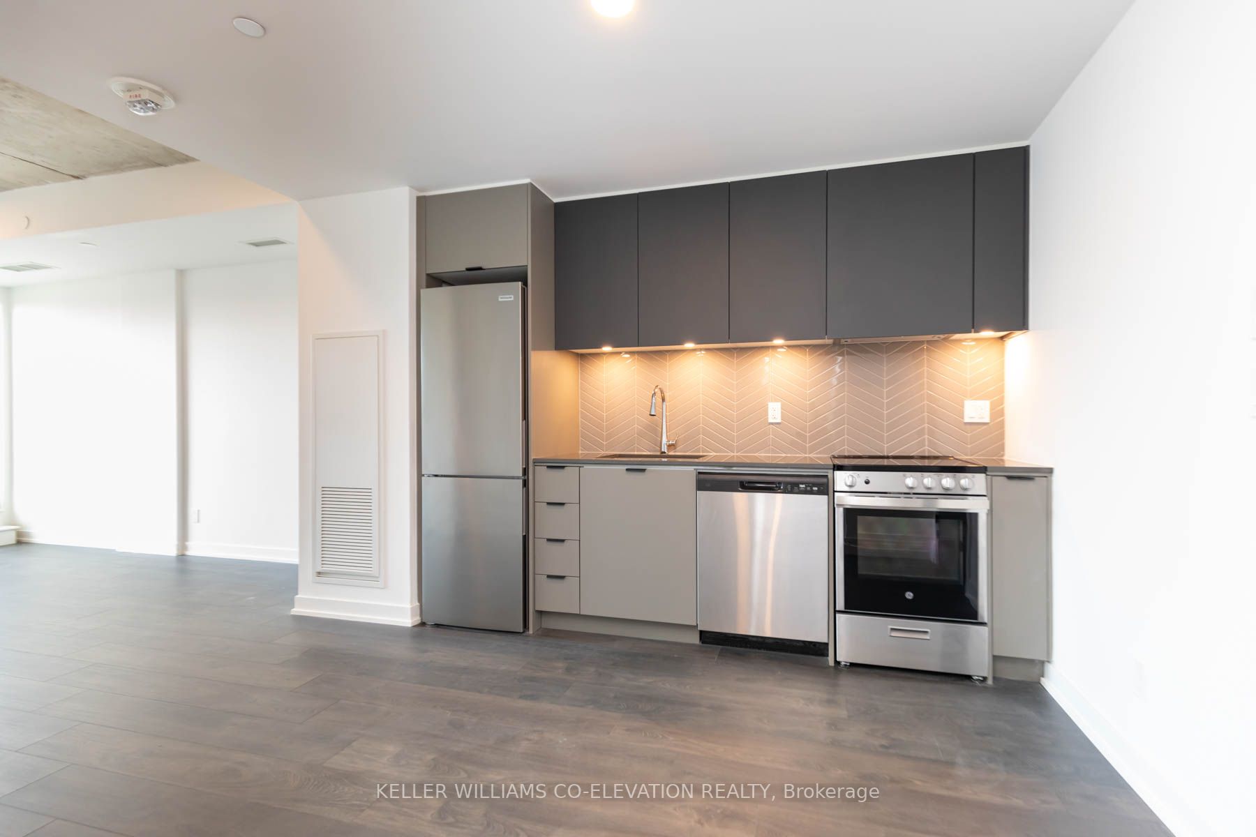57 Brock Ave, #403
