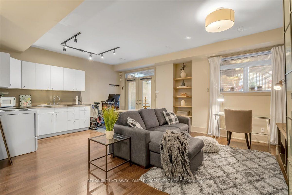 71 Guthrie Ave