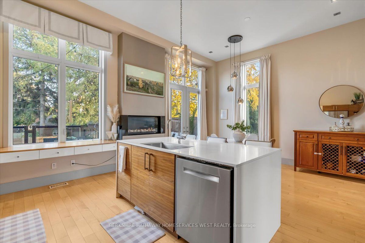 71 Guthrie Ave