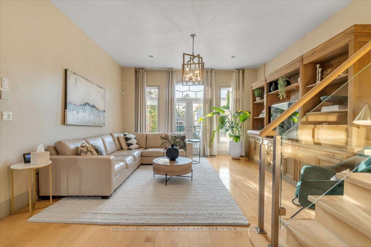 71 Guthrie Ave