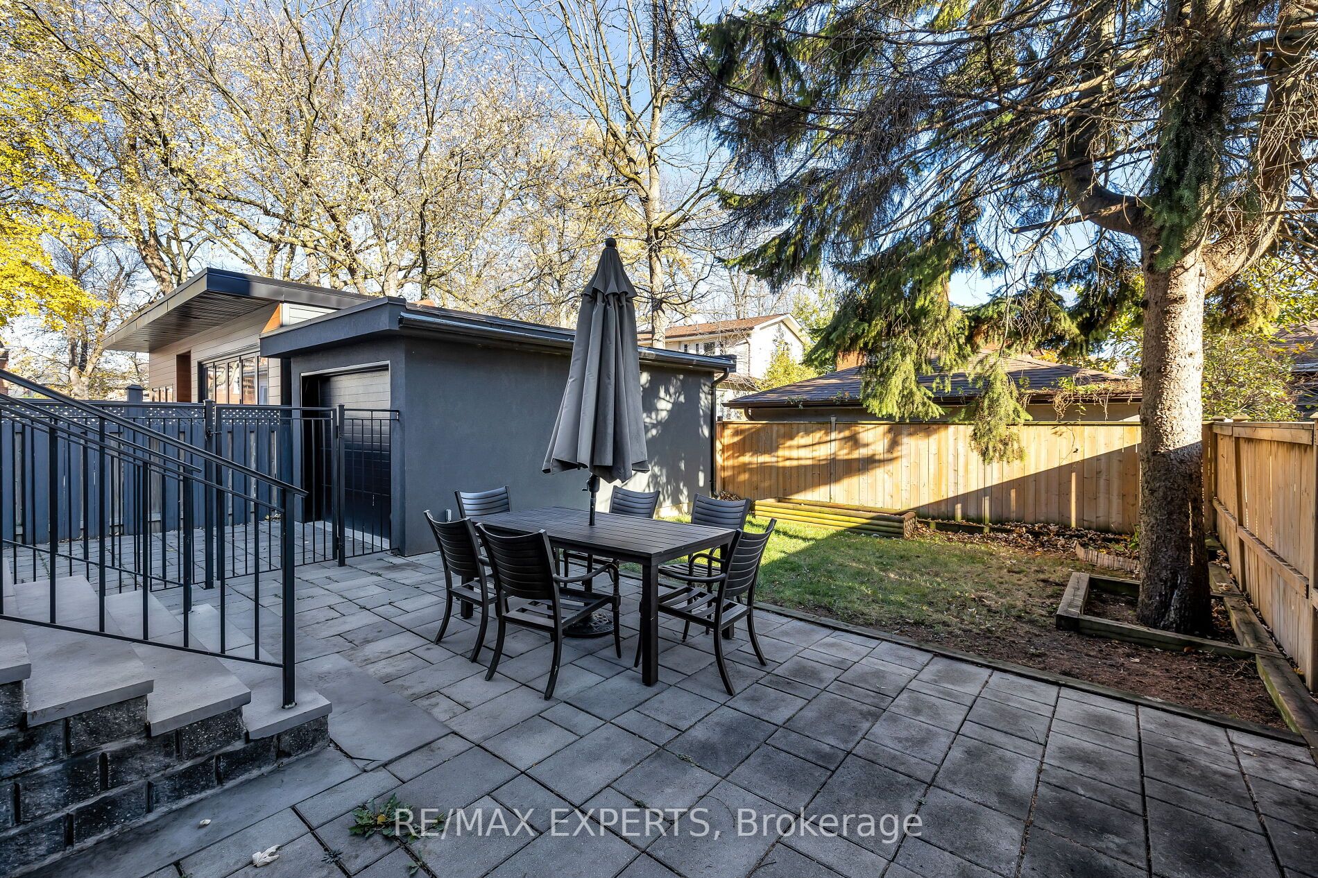 5 Dartmouth Cres
