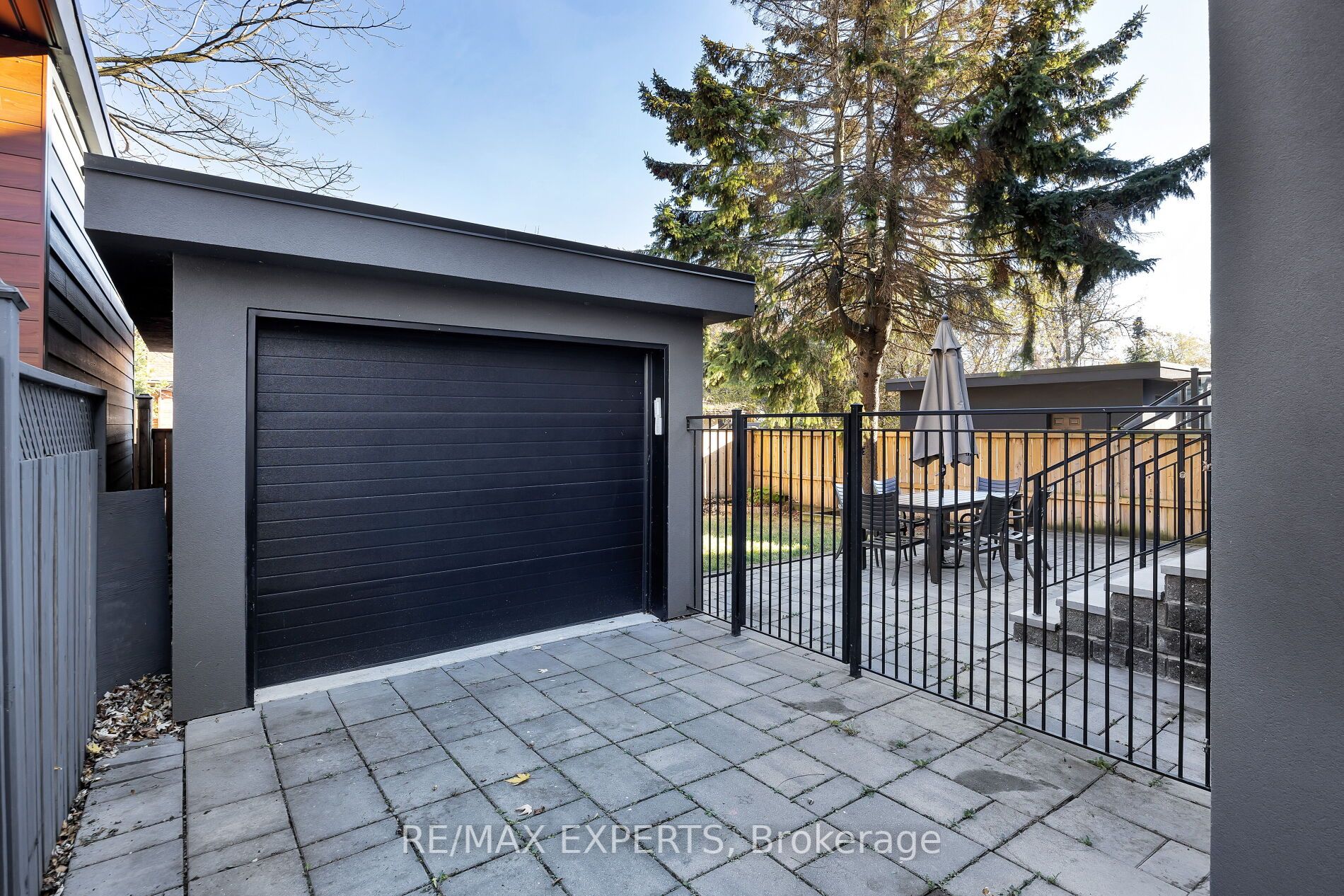 5 Dartmouth Cres