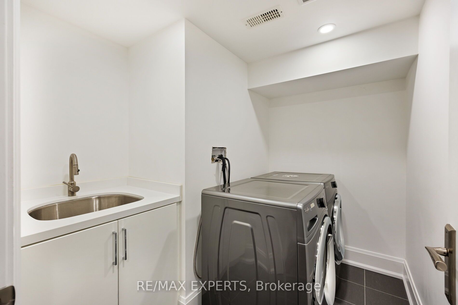 5 Dartmouth Cres