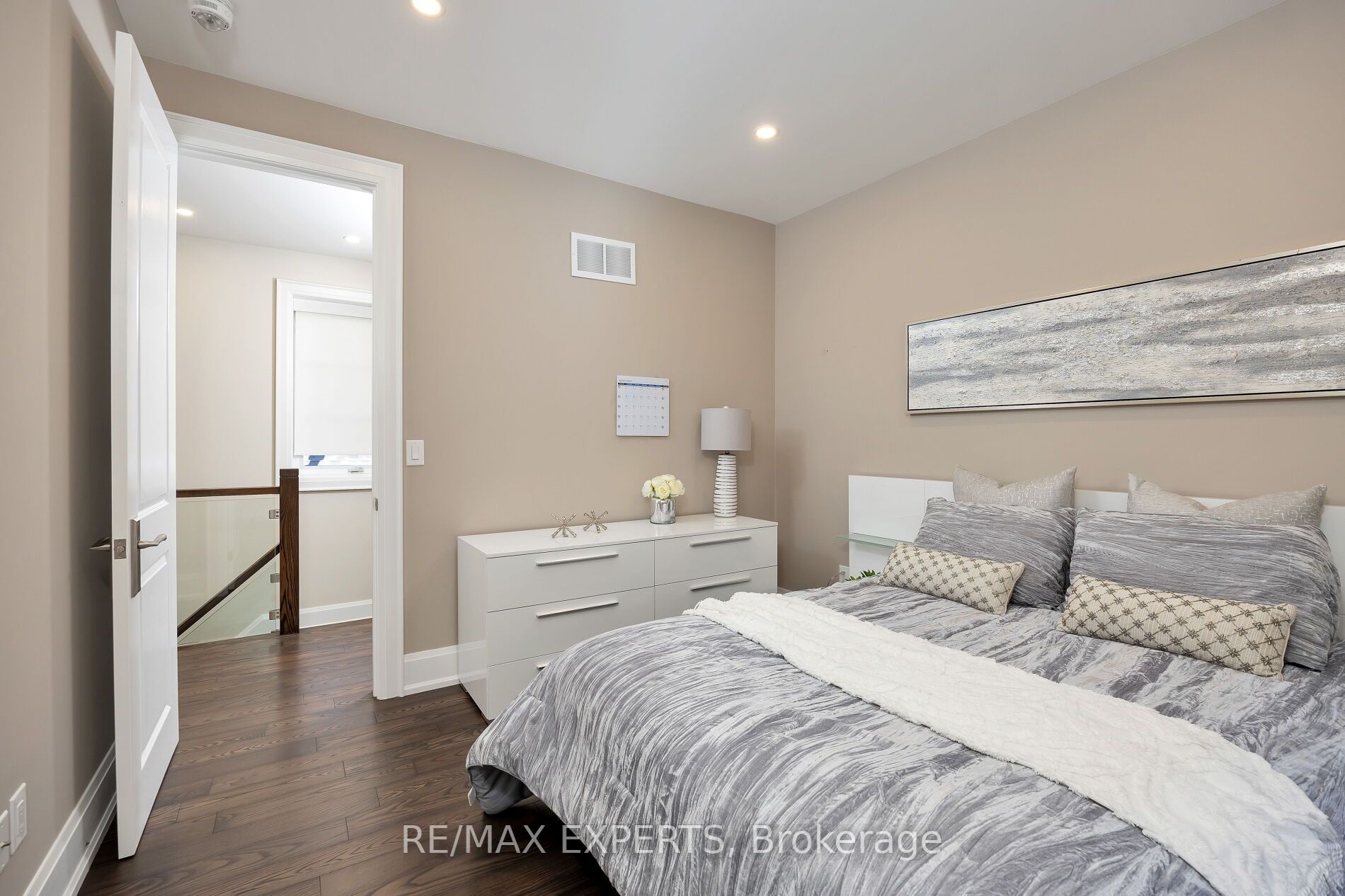5 Dartmouth Cres