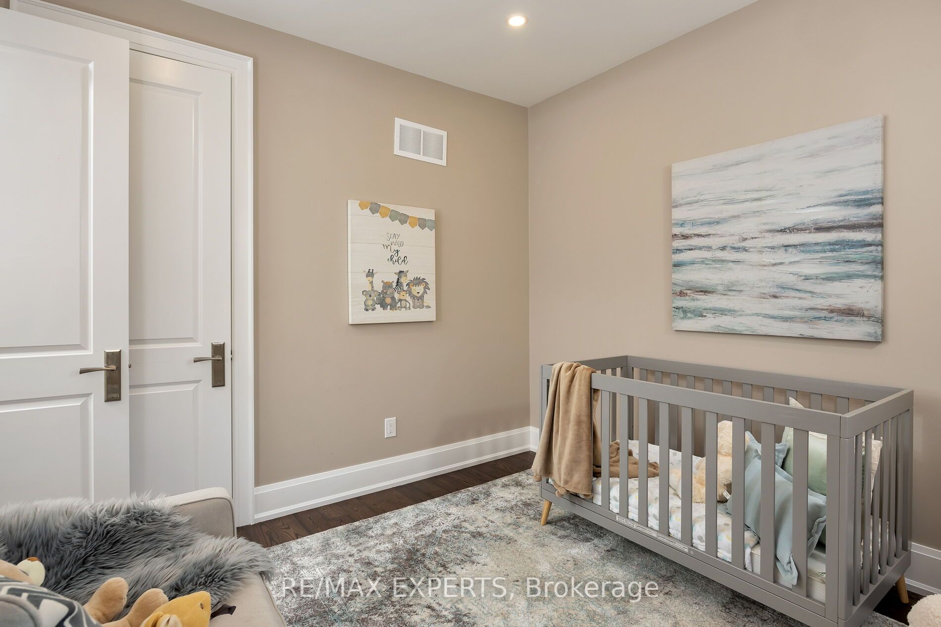 5 Dartmouth Cres
