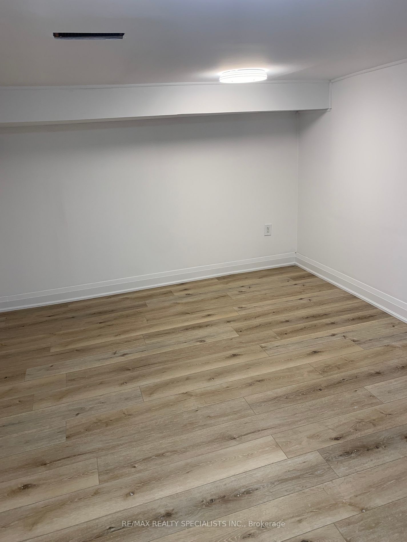 133 Lake Cres