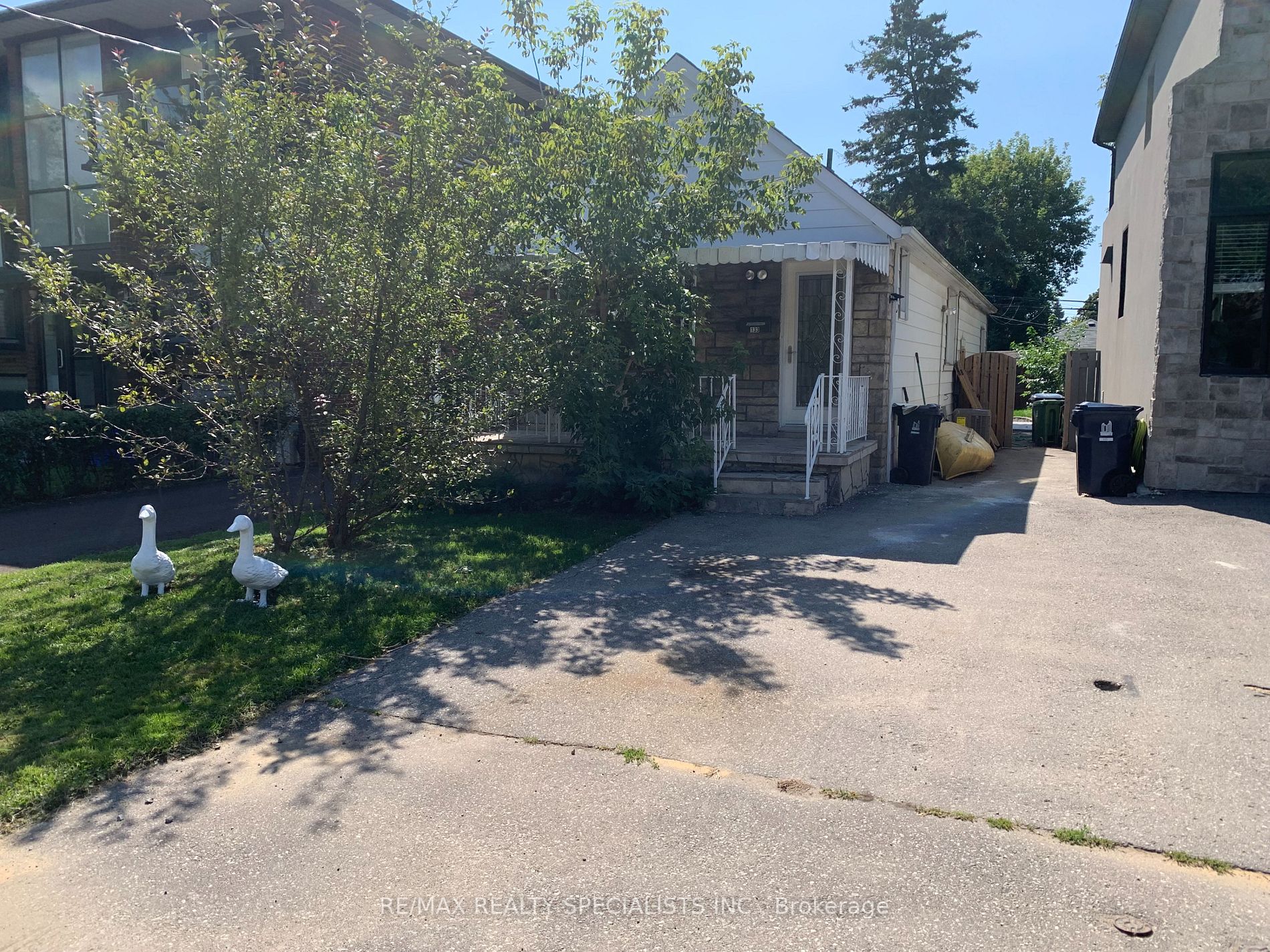 133 Lake Cres