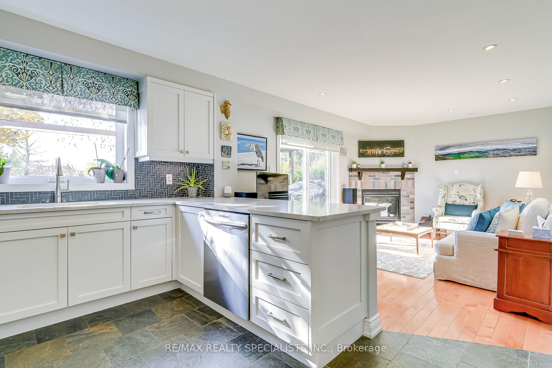 5876 Bell Harbour Dr
