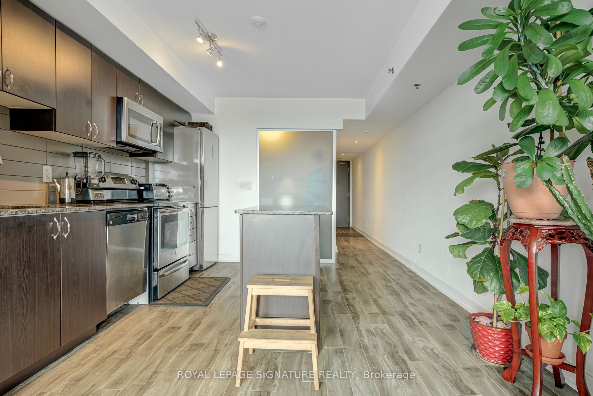 11 Superior Avenue, #504