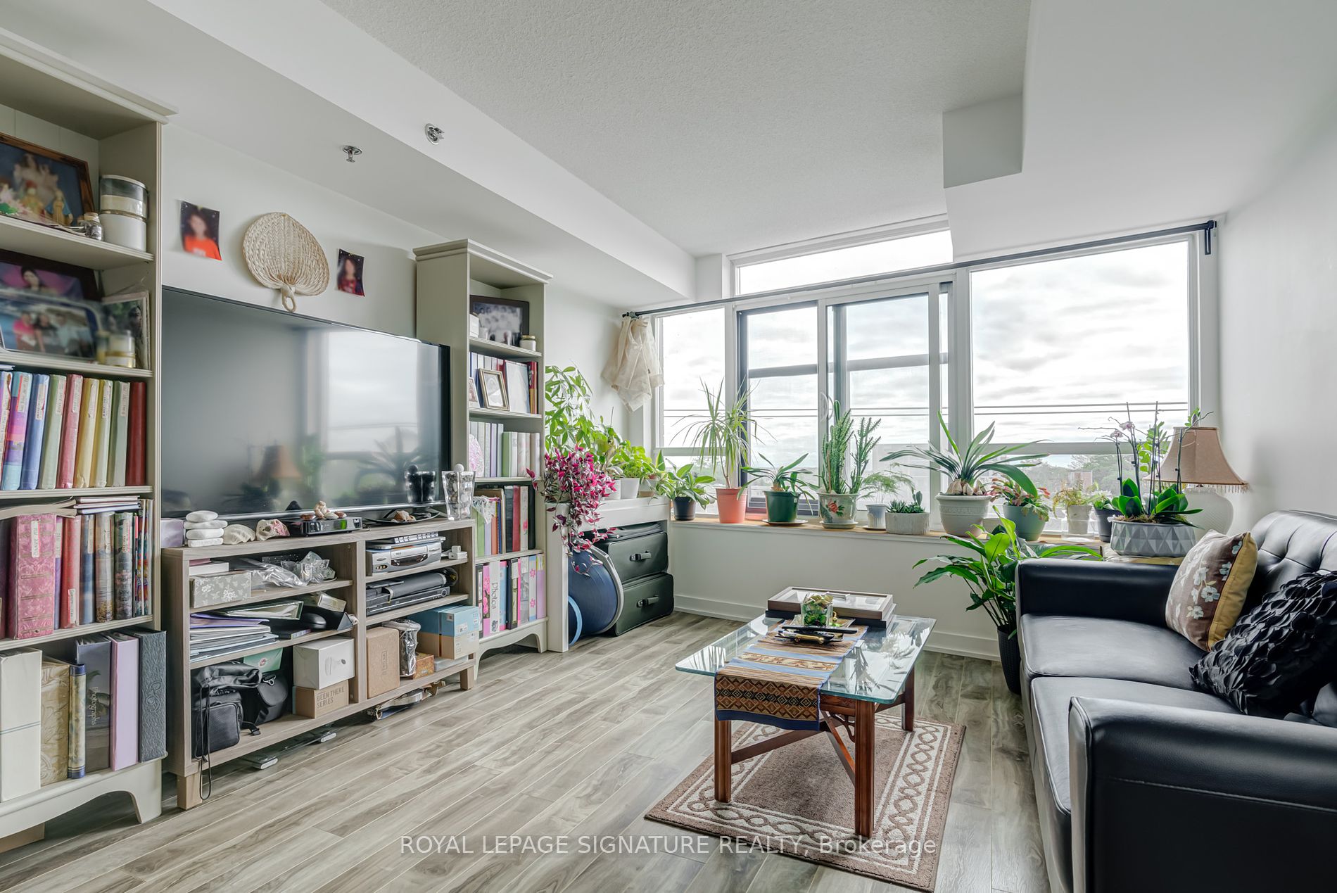 11 Superior Avenue, #504