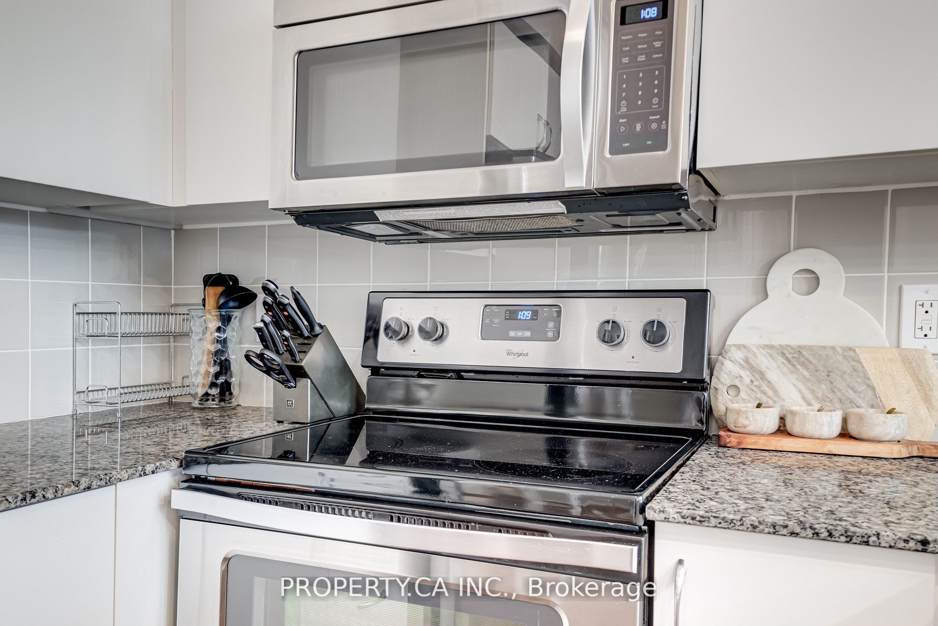 2230 Lake Shore Blvd W, #204