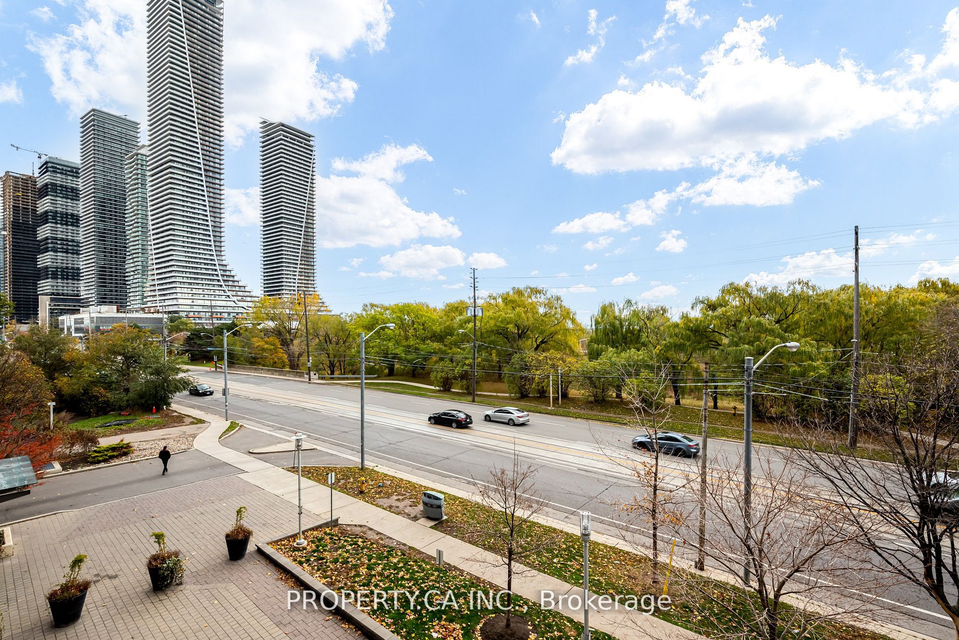 2230 Lake Shore Blvd W, #204