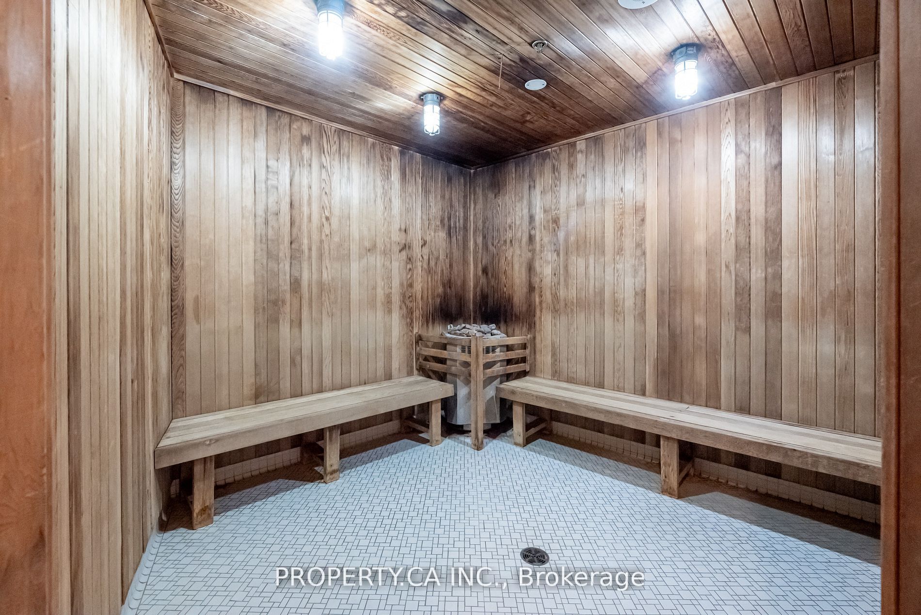 2230 Lake Shore Blvd W, #204