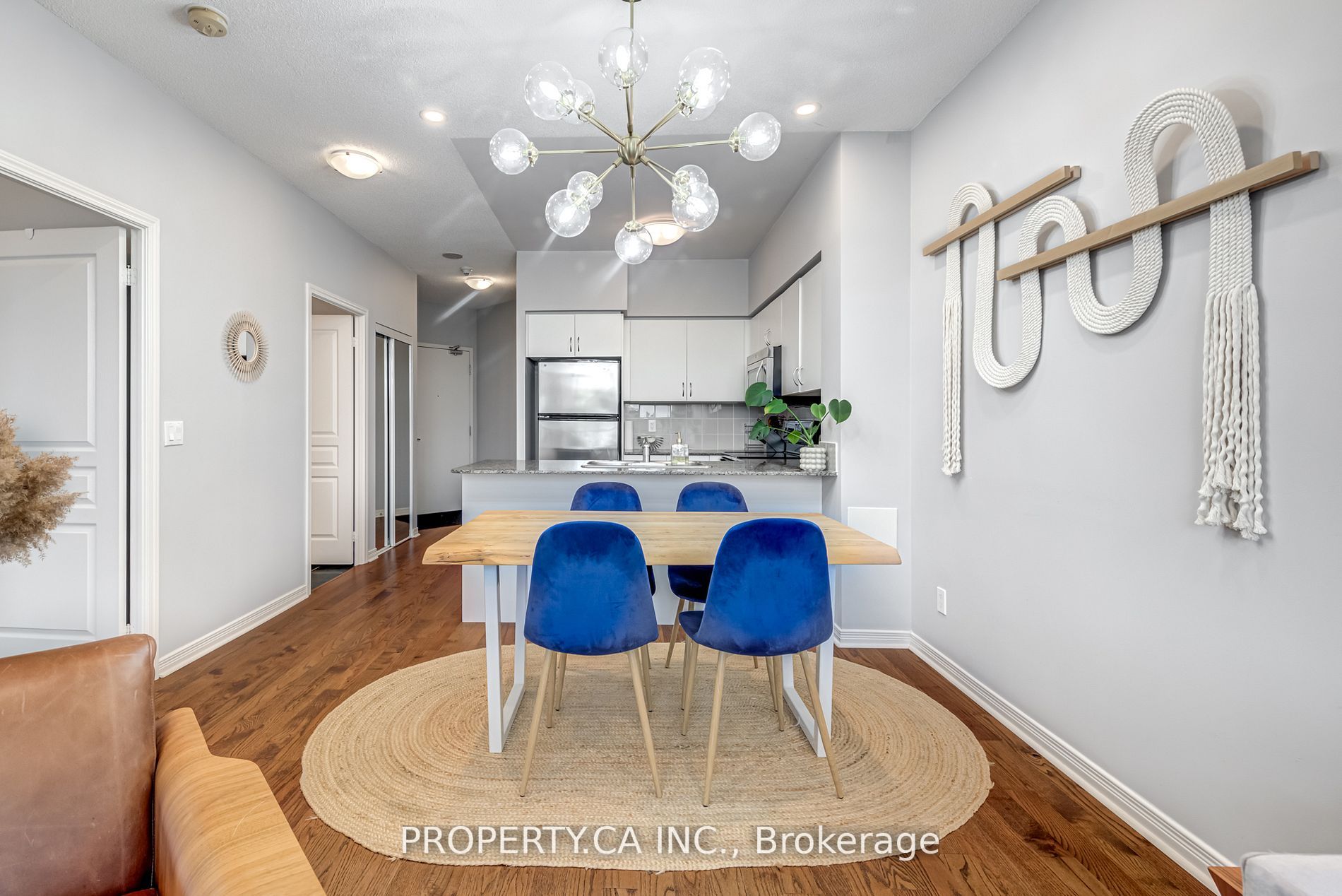 2230 Lake Shore Blvd W, #204