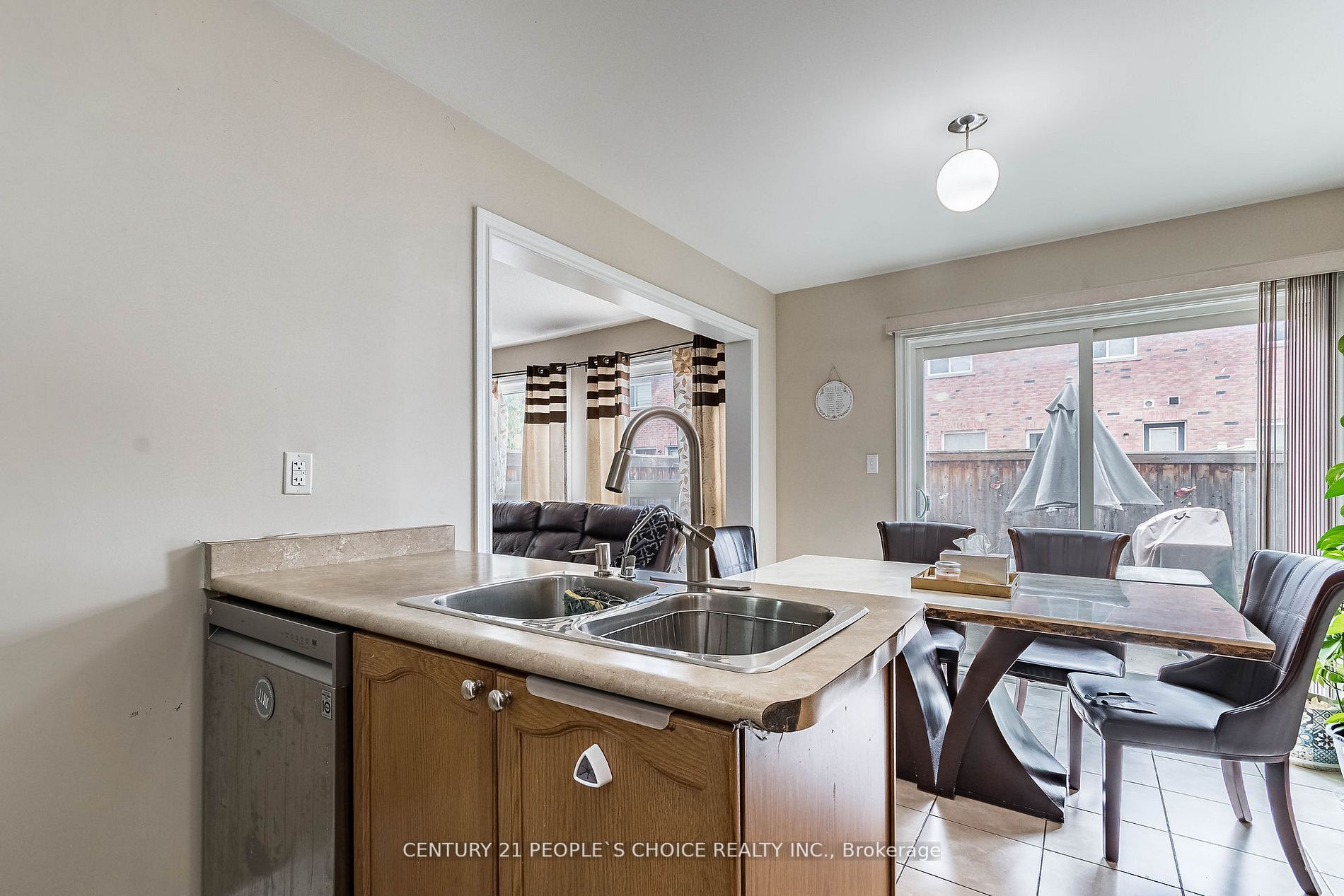 24 Caversham Dr