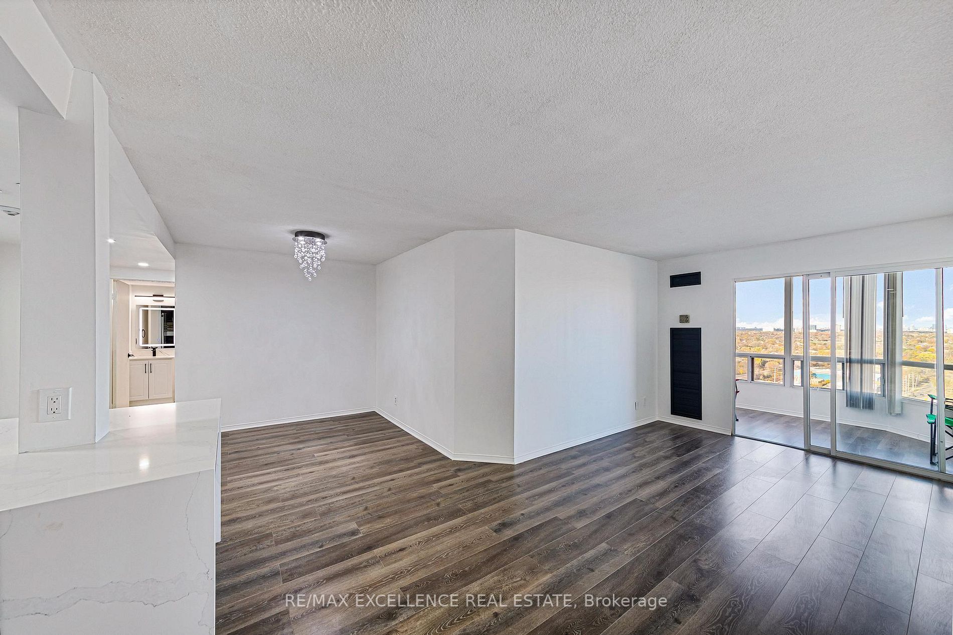 115 Hillcrest Ave E, #1913