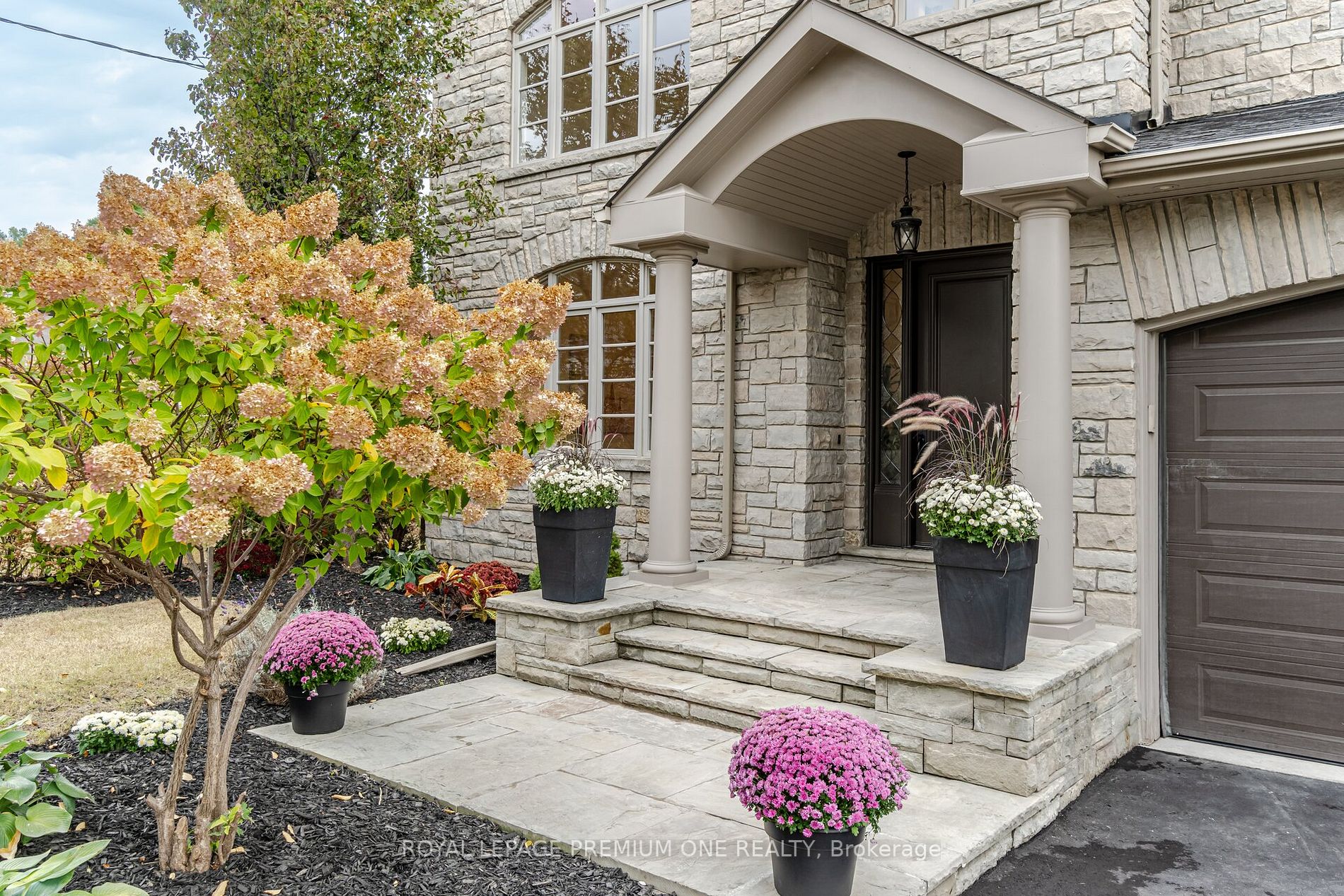 37 Eastglen Cres