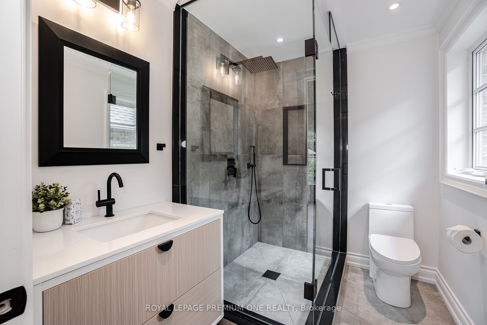 37 Eastglen Cres