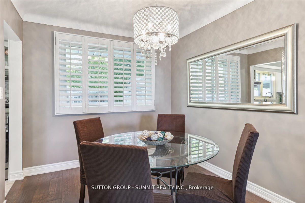 545 Parkside Cres
