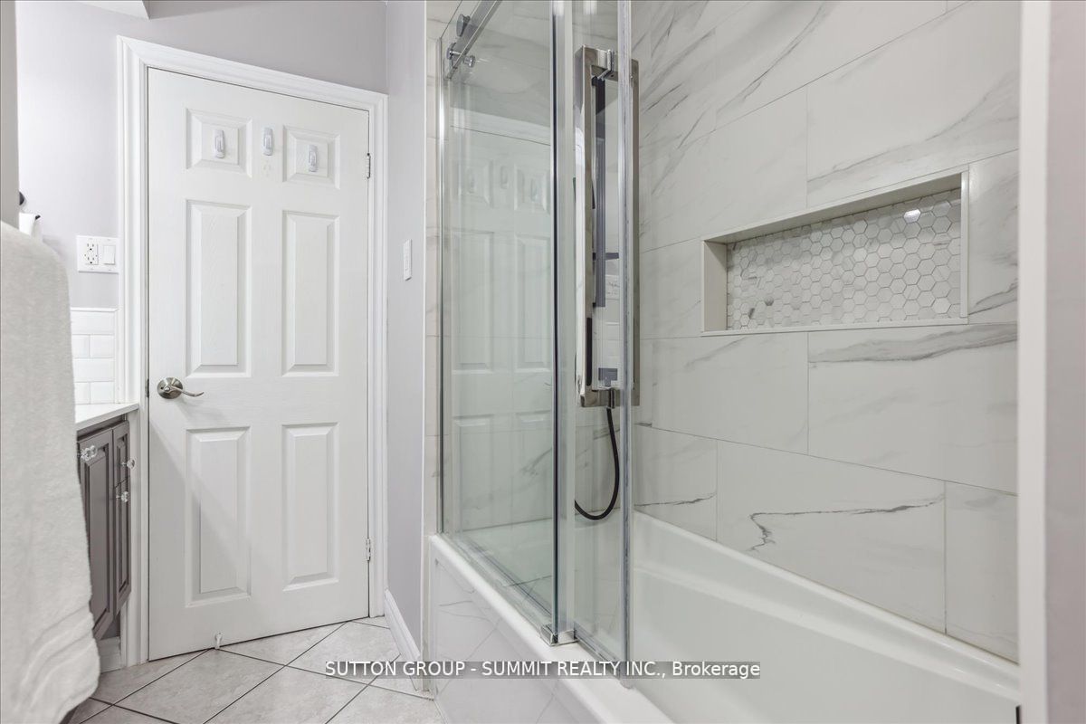 545 Parkside Cres